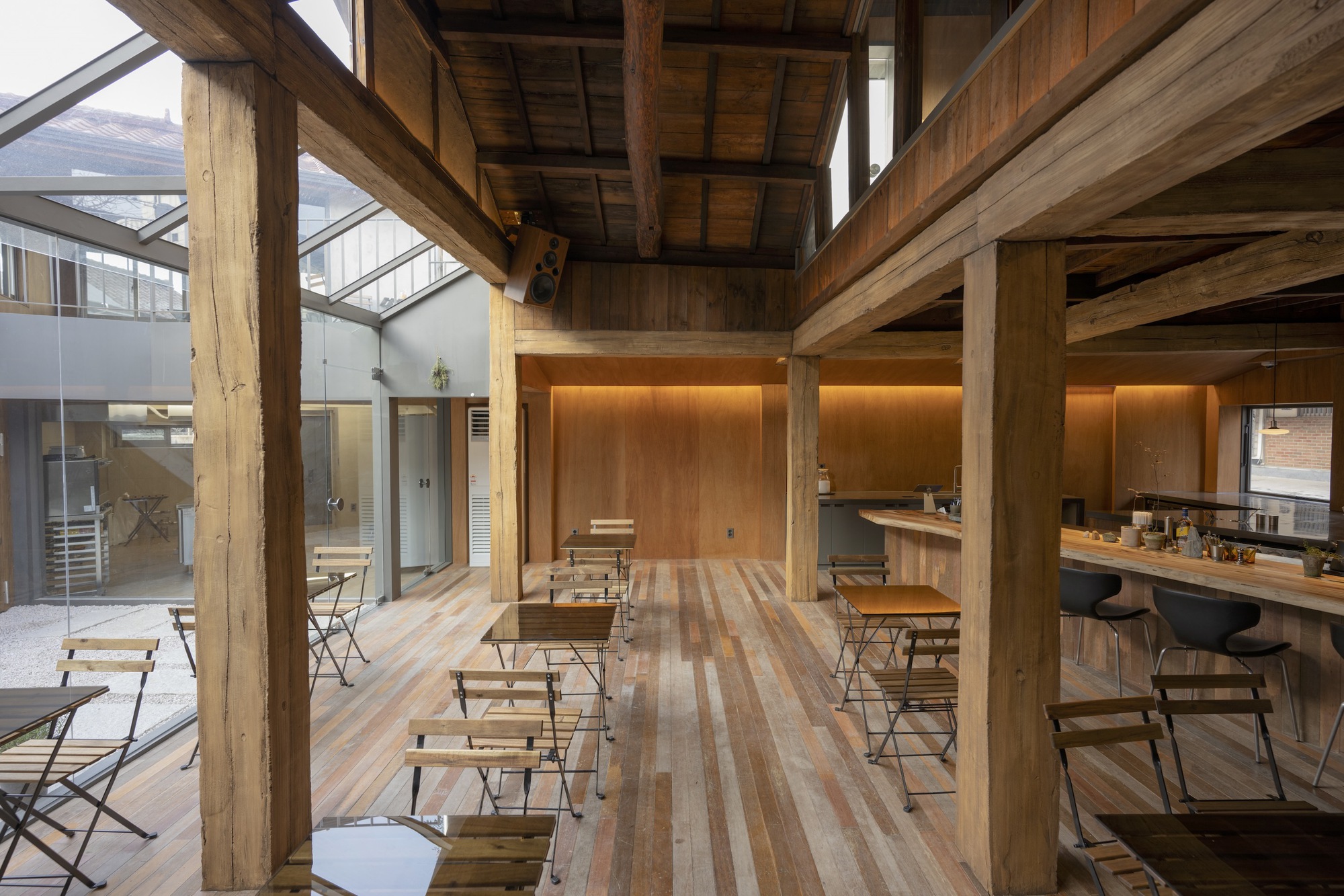 首爾undebt cafe언뎁트 咖啡館 Seoul 舊建築改造 老屋