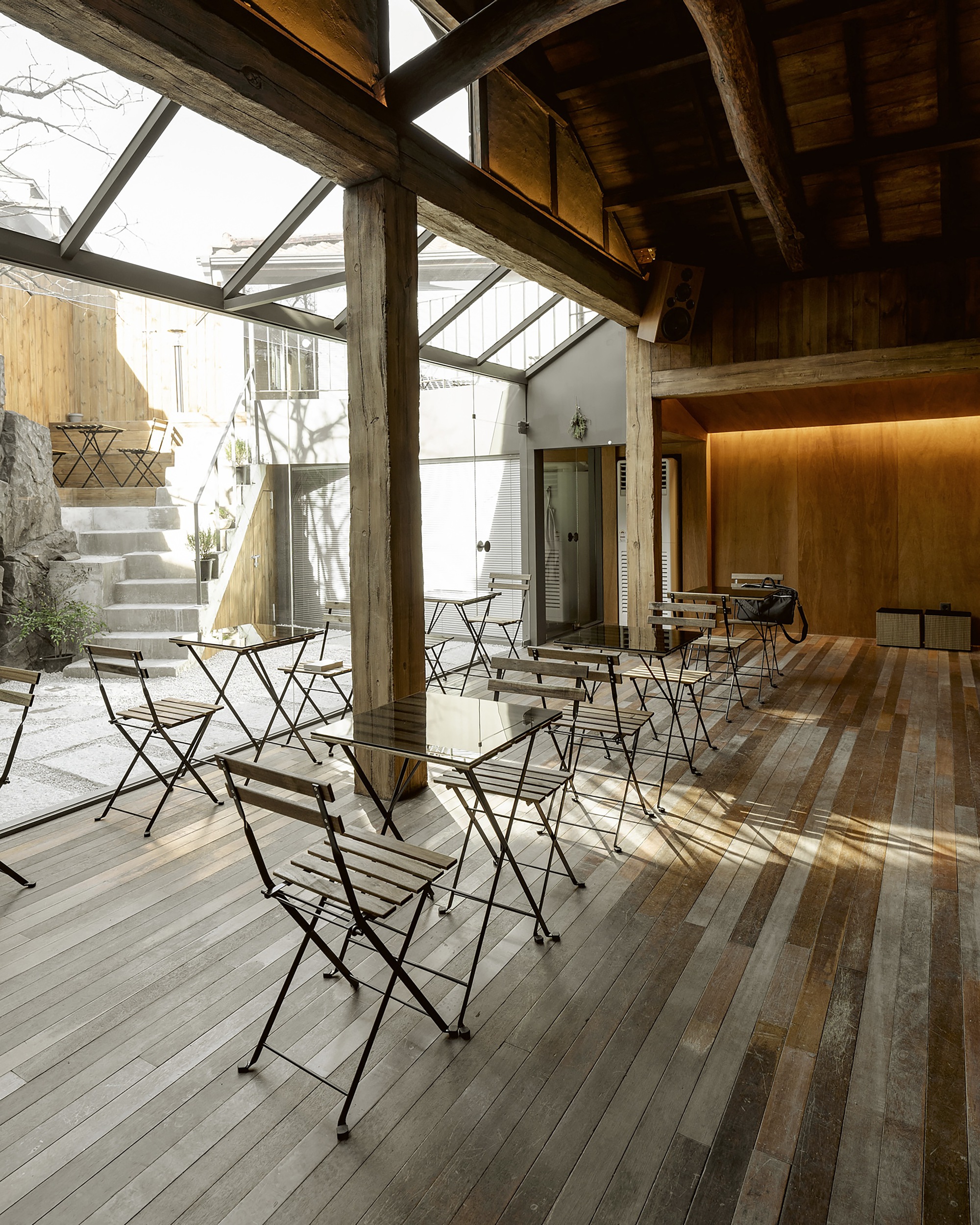 首爾undebt cafe언뎁트 咖啡館 Seoul 舊建築改造 老屋