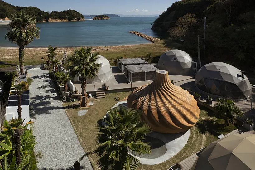直島海濱的大洋蔥