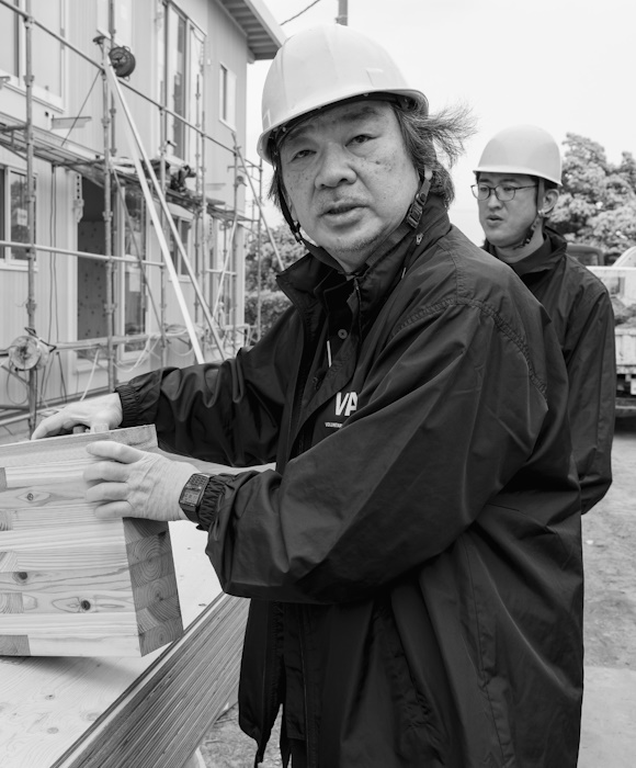在珠洲市內設計建造的臨時住宅,是日本首次木造雙層建築嘗試。使用了當地木材,可在兩年期限後持續使用