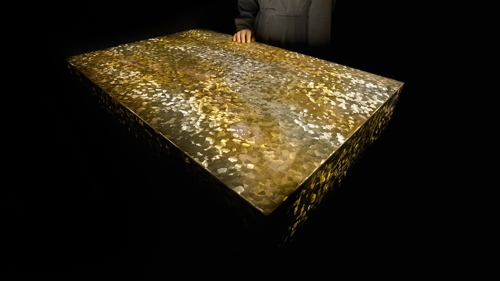 teamLab〈光的海與光的海的基座〉2024 © teamLab, courtesy Pace Gallery