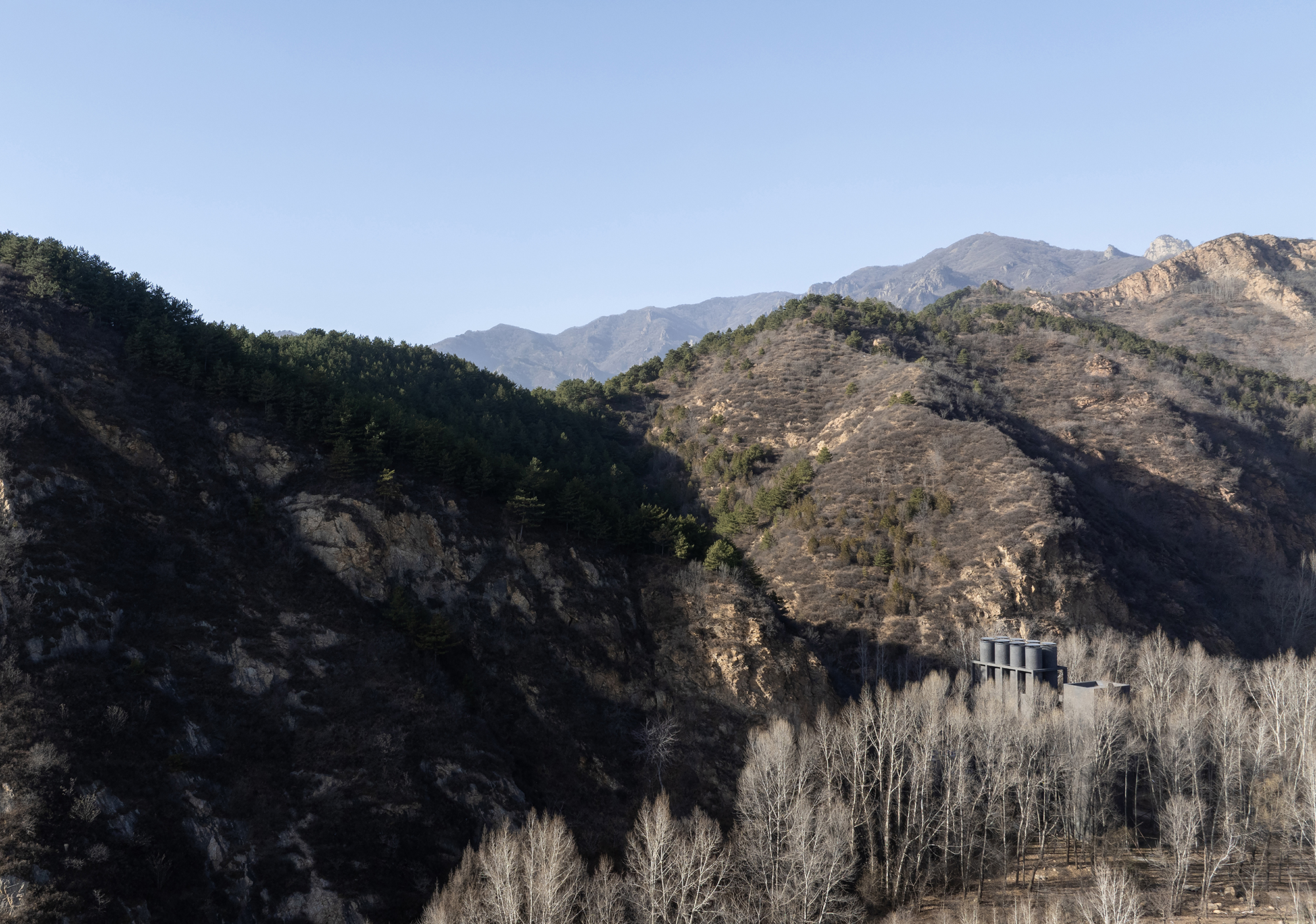 阿那亞·霧靈山眼石湯泉