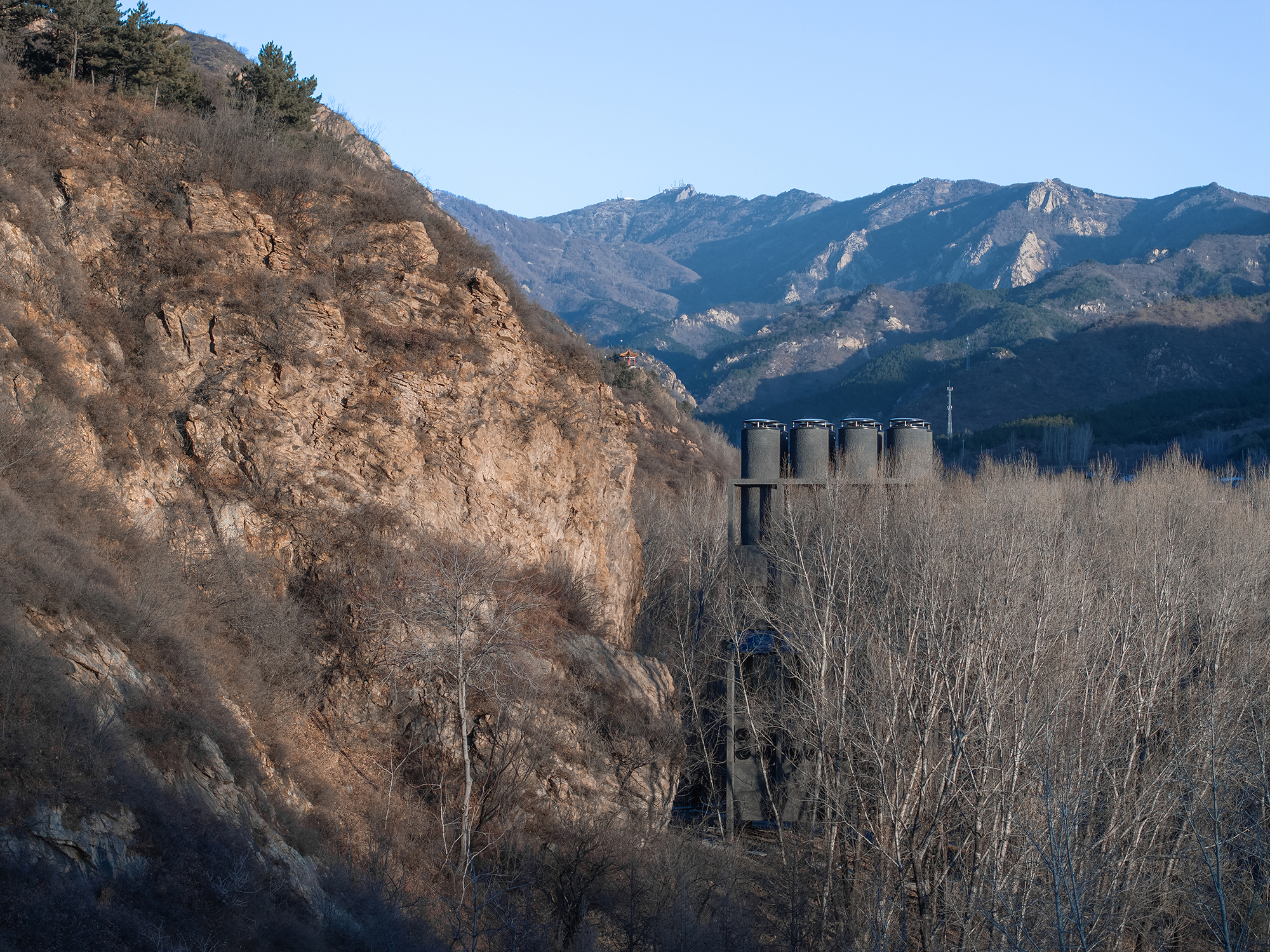 阿那亞·霧靈山眼石湯泉