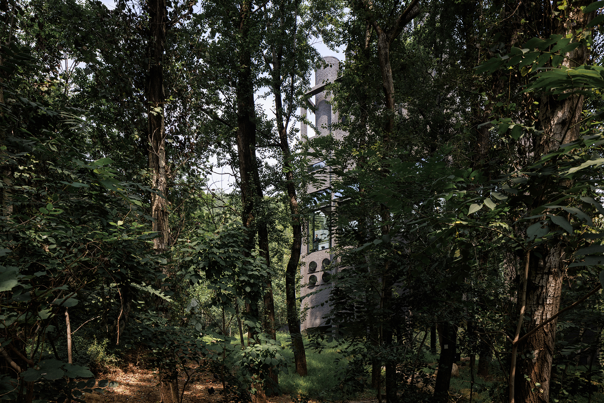 阿那亞·霧靈山眼石湯泉