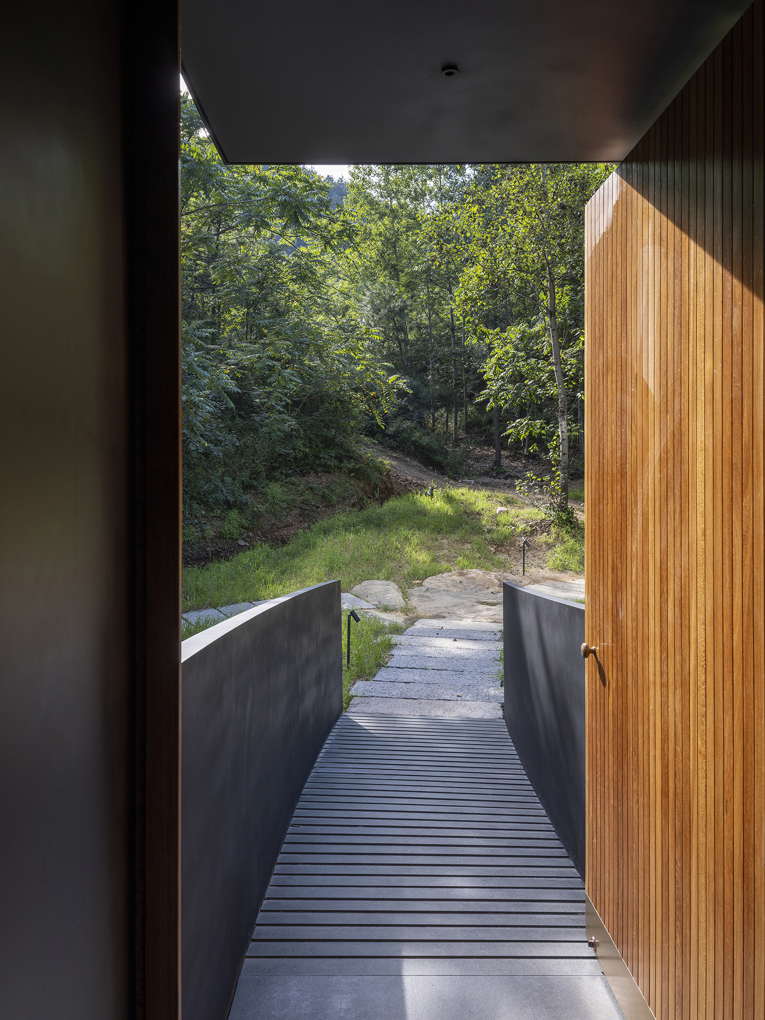 阿那亞·霧靈山眼石湯泉