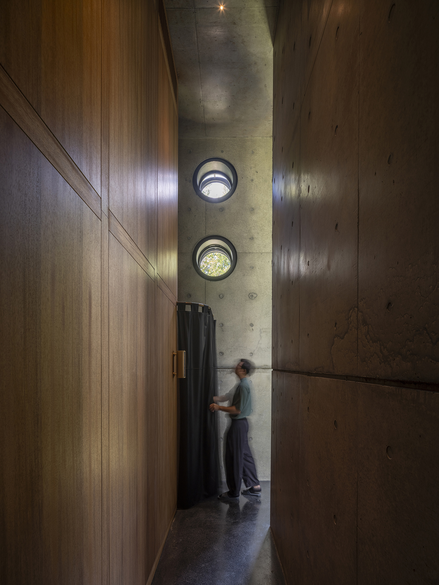 阿那亞·霧靈山眼石湯泉