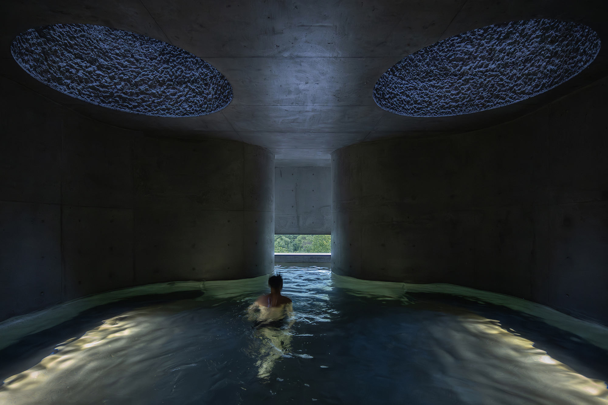 阿那亞·霧靈山眼石湯泉