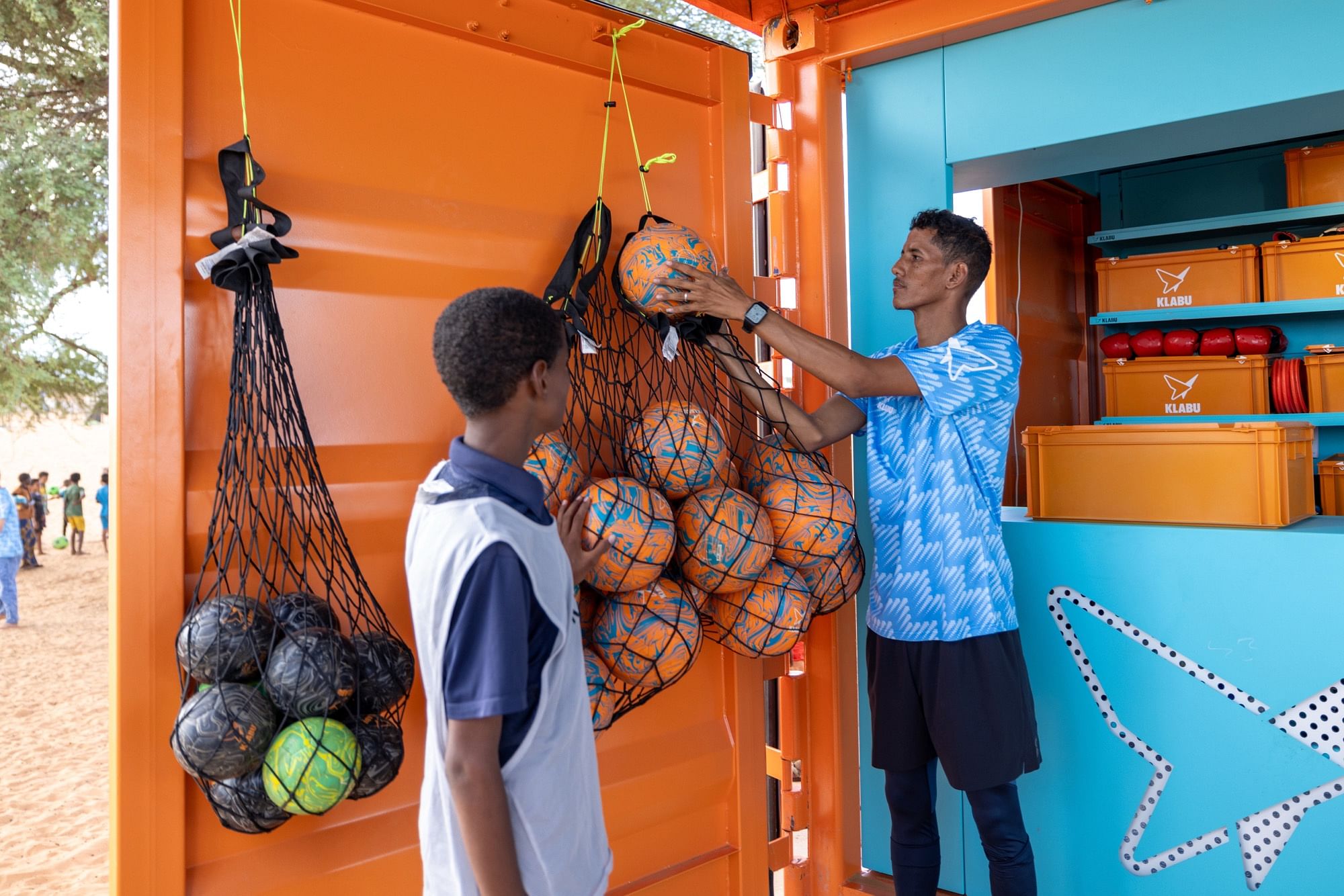 MVRDV KLABU 貨櫃 模組化建築 難民社區（圖片來源：Coco Olakunle）