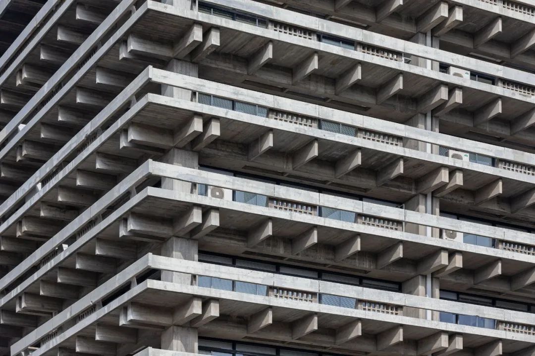 圖8：香川縣廳舍⽴面細節 ©Iwan Baan