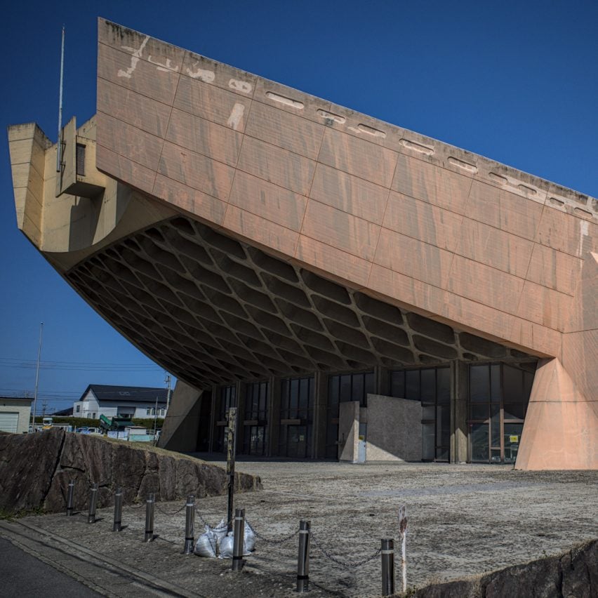 Kagawa Prefectural Gymnasium by Kenzo Tange 香川縣體育館(香川県立アリーナ),1964年,丹下健三(Kenzo Tange)