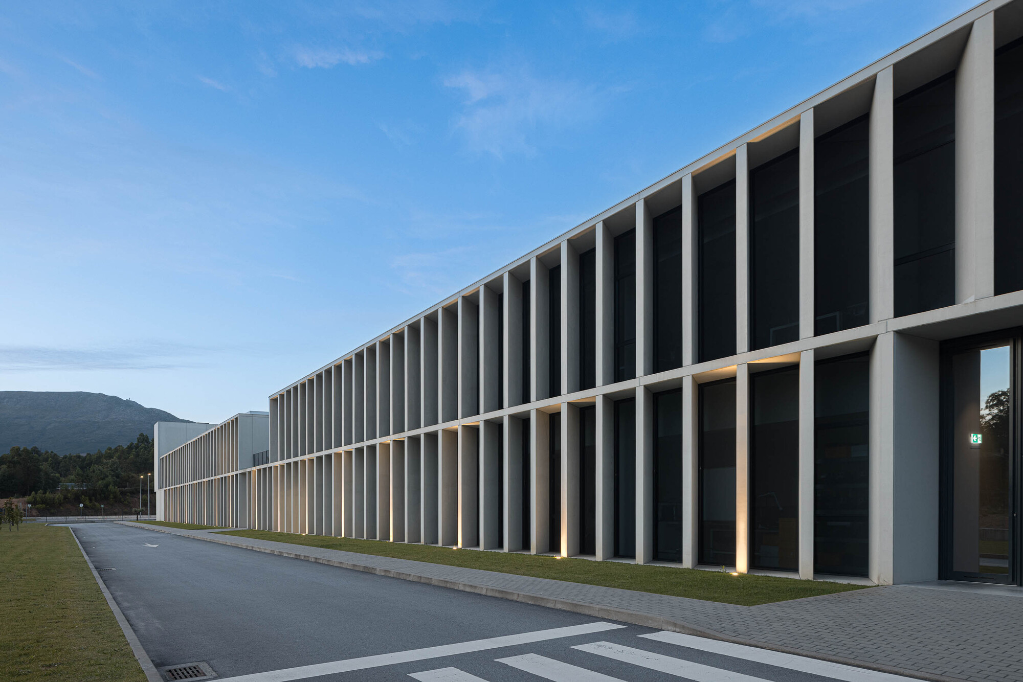 Multiprojectus 葡萄牙工廠 辦公室 BW II – Industrial Building in Viana do Castelo