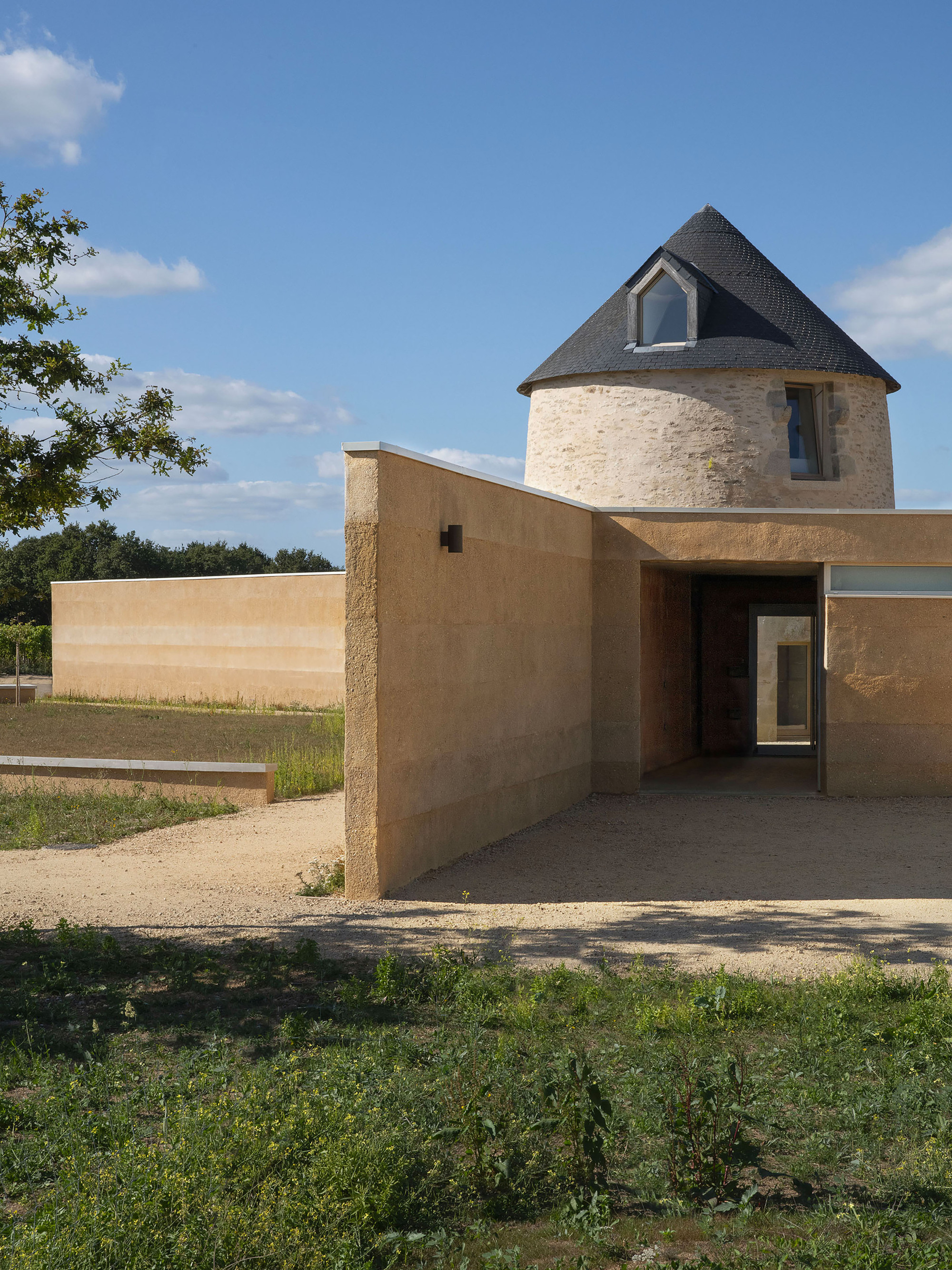 Mill Renovation  Winery Construction Carmen Maurice Architecture Vineyard de Rhuys Le vignoble de Rhuys - Dantelezh 法國酒莊