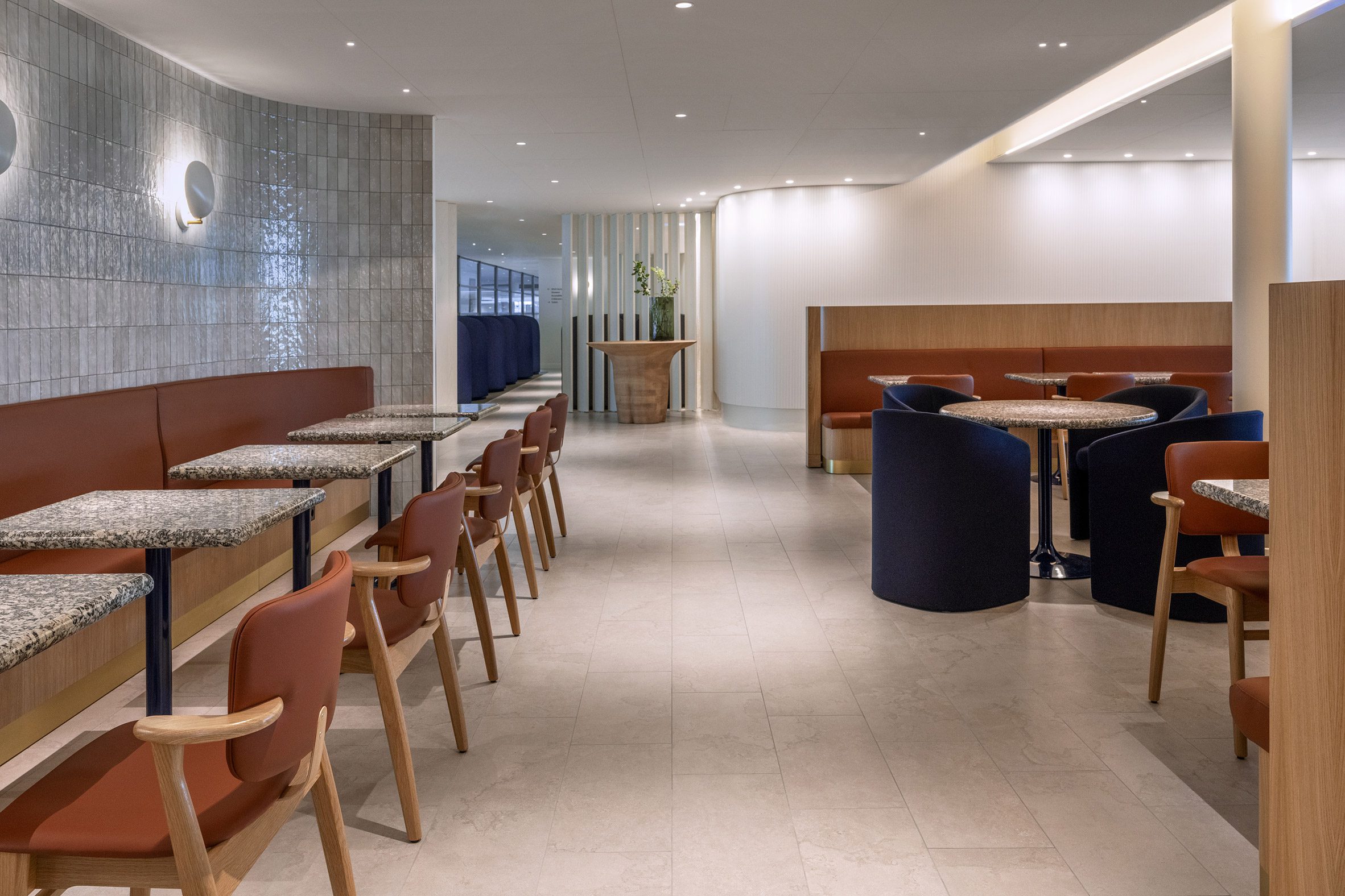 透過形狀與材料帶來柔和感，創造出友好且令人愉悅的氛圍