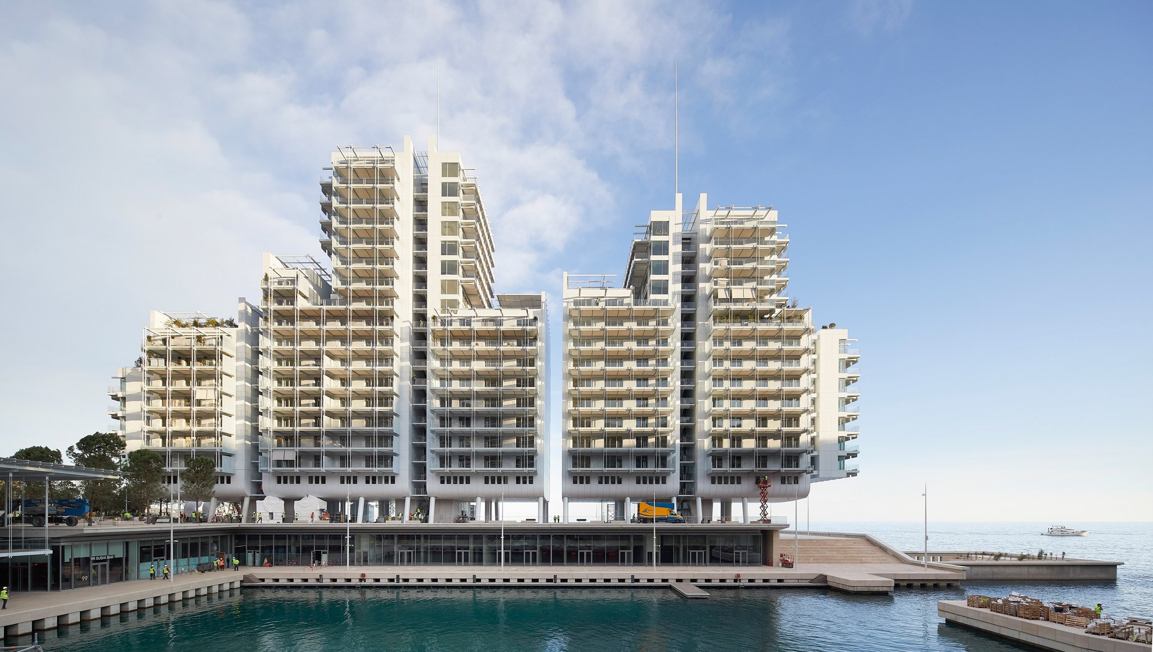 Mareterra 土地延伸計畫中的 Le Renzo 建築 義大利建築師Renzo Piano帶領團隊設計了港口區域