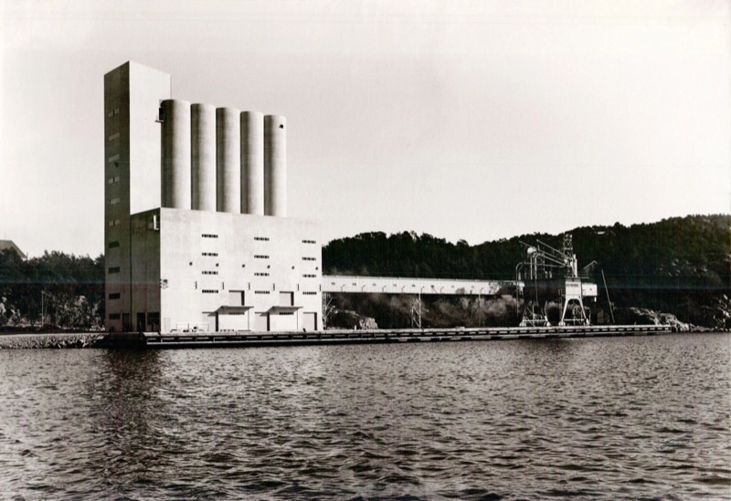 1936年的穀倉外觀,當時還未擴建成30座主倉的規模。(Photo Credit:Statsarkivet / Agderbilder.no)