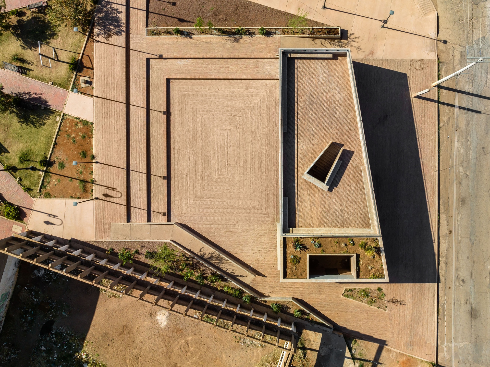 墨西哥建築師Fernanda Canales為「Benito Juarez Square」廣場