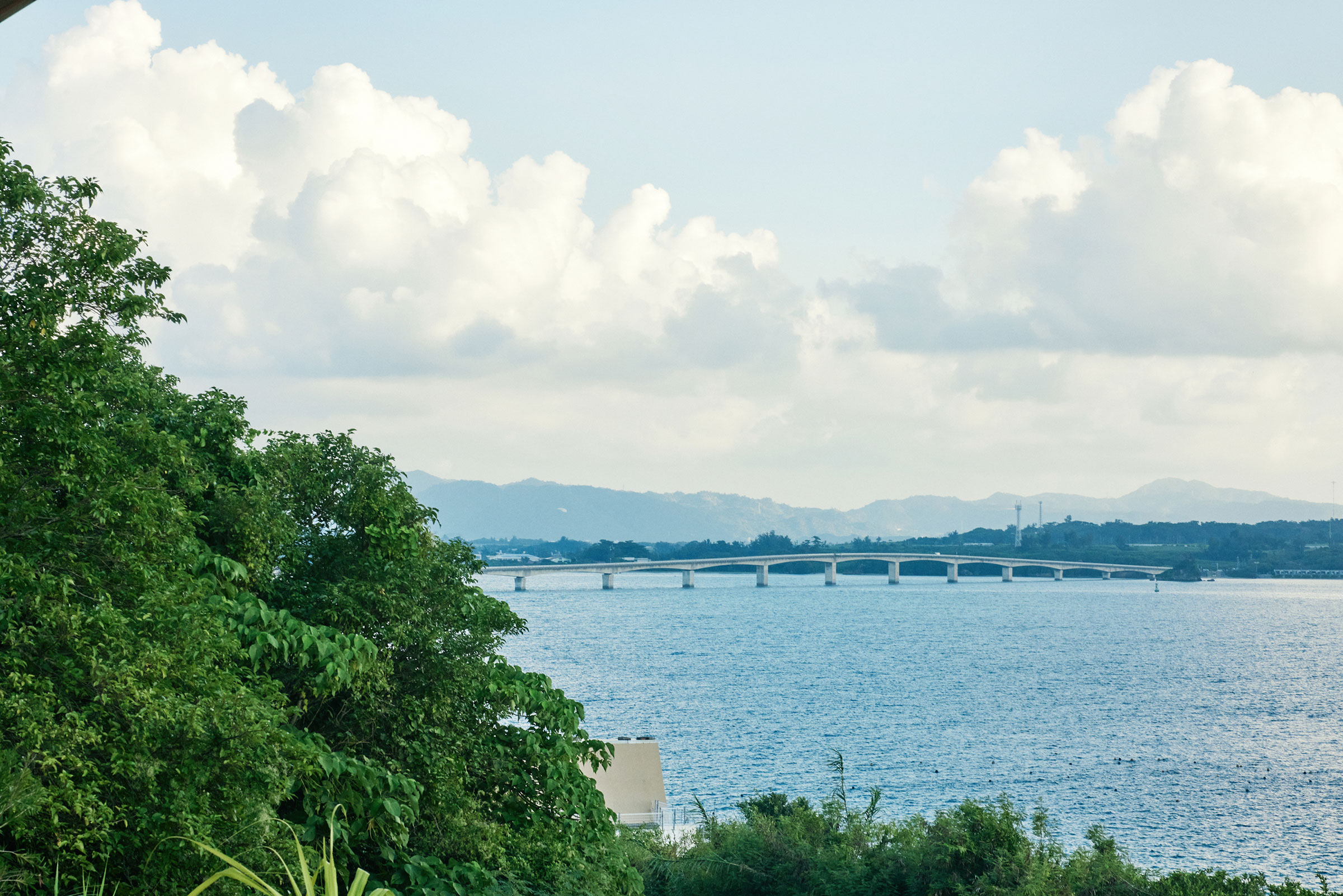 YAWN YARD Kouri Island 沖繩 Villa 古宇利島 長坂常 Schemata Architects 不遠處即是可連結到屋我地島的古宇利大橋