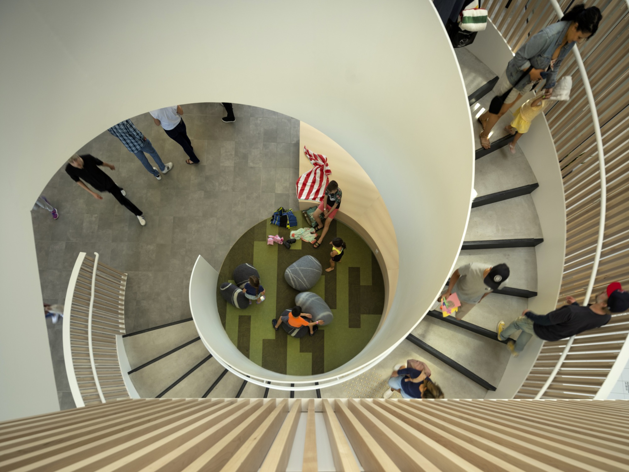 加拿大təməsew̓txʷ水上運動中心暨社區中心 運動館 體育館