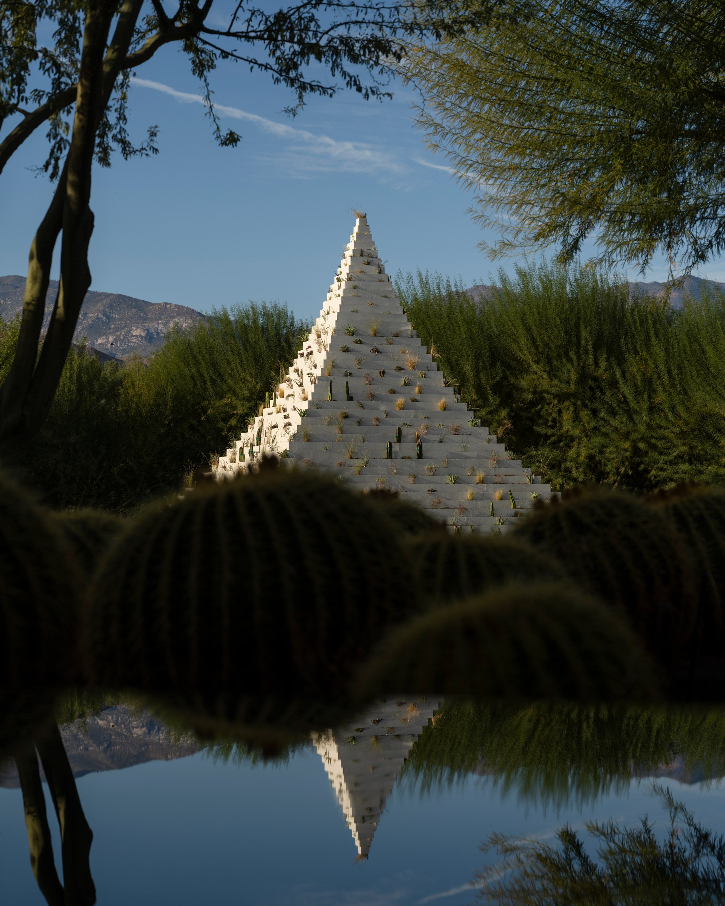 pyramidal installation Hungarian-American artist Agnes Denes has been installed in the Coachella Valley Desert X exhibition 美國加州沙漠裝置藝術