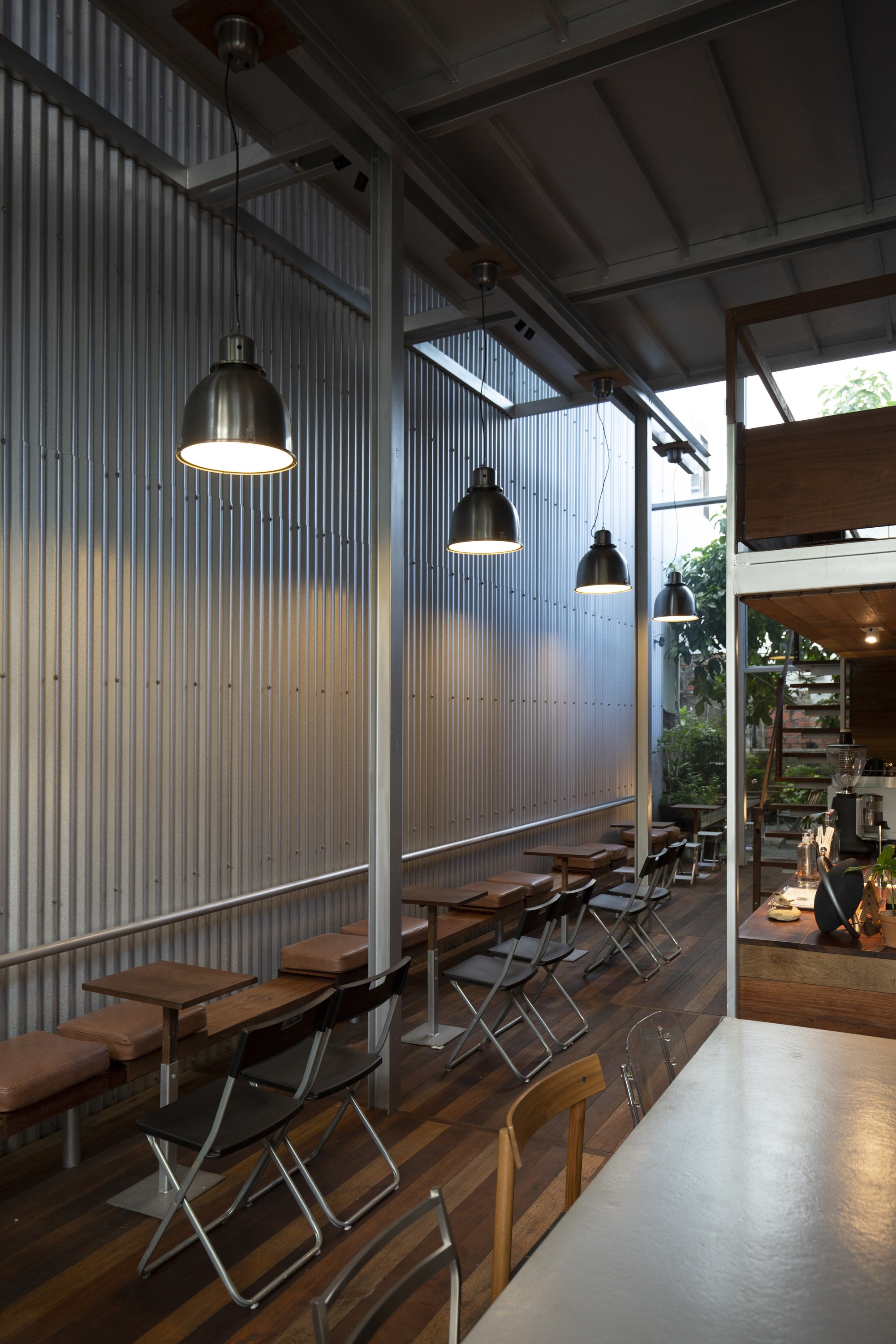 越南順化鐵皮屋咖啡館 Ton Corner Coffee Shop TON Architects