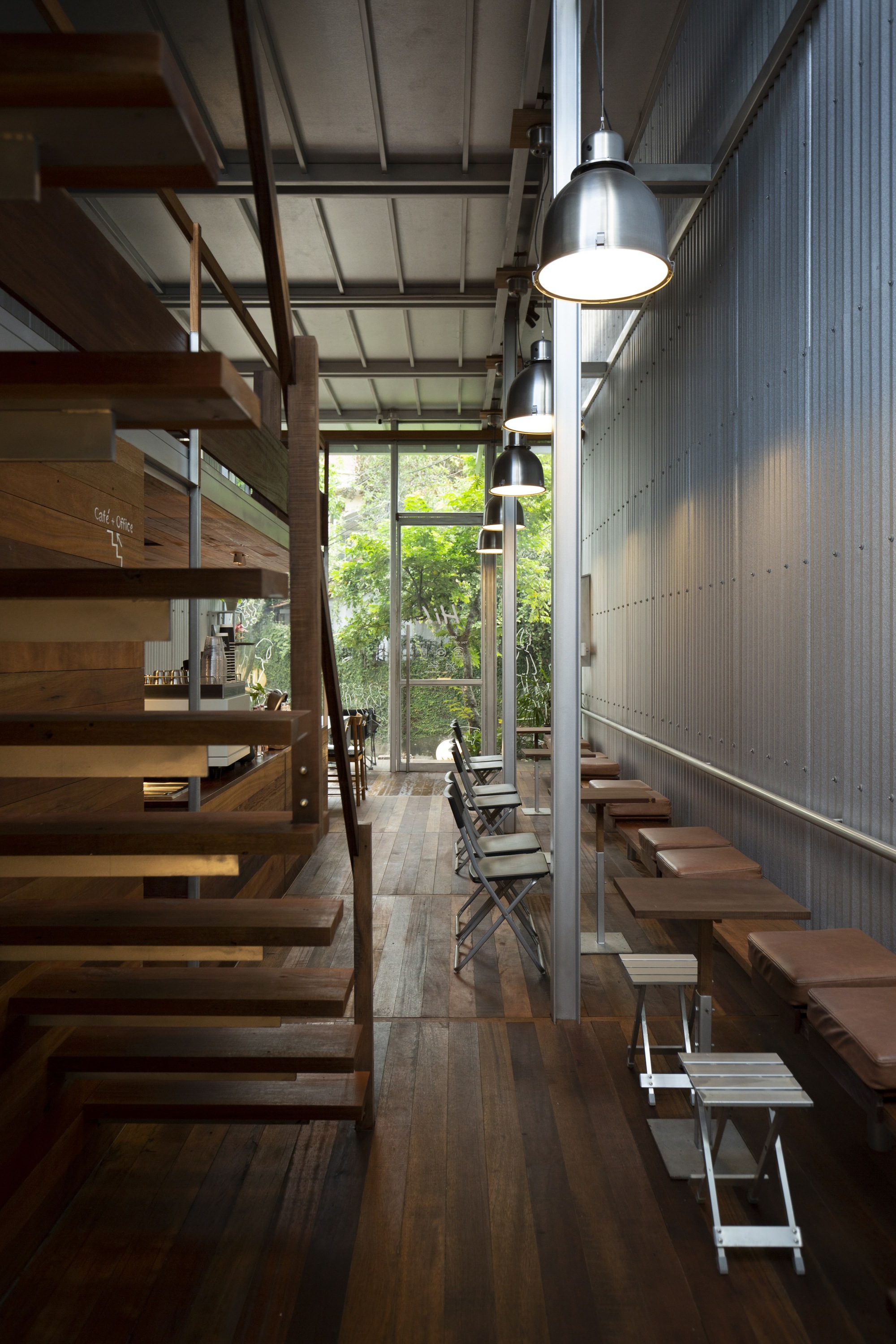 越南順化鐵皮屋咖啡館 Ton Corner Coffee Shop TON Architects