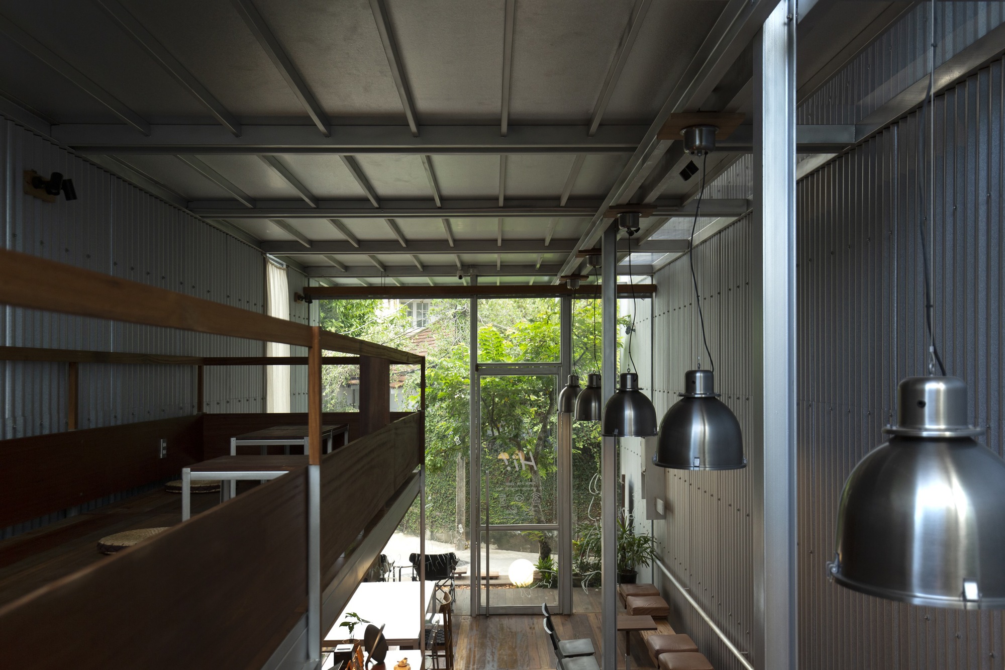 越南順化鐵皮屋咖啡館 Ton Corner Coffee Shop TON Architects