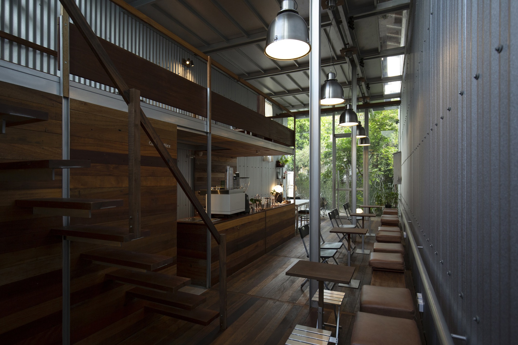 越南順化鐵皮屋咖啡館 Ton Corner Coffee Shop TON Architects