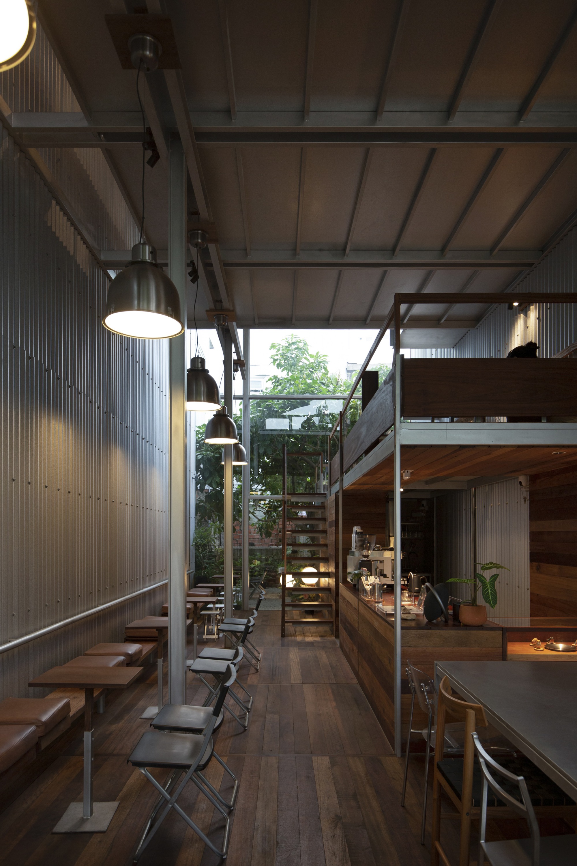 越南順化鐵皮屋咖啡館 Ton Corner Coffee Shop TON Architects