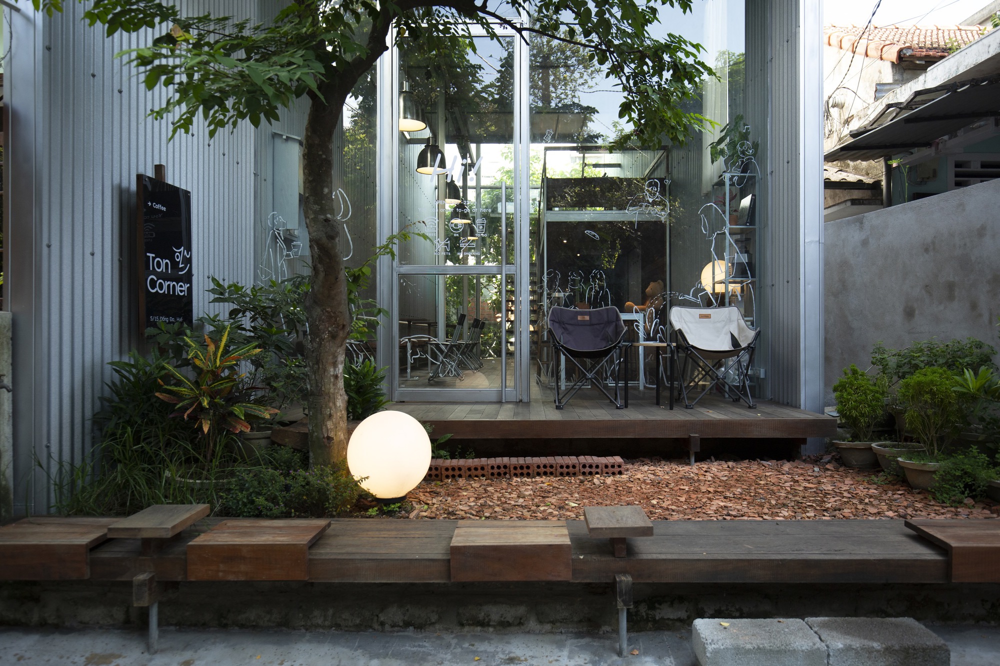越南順化鐵皮屋咖啡館 Ton Corner Coffee Shop TON Architects