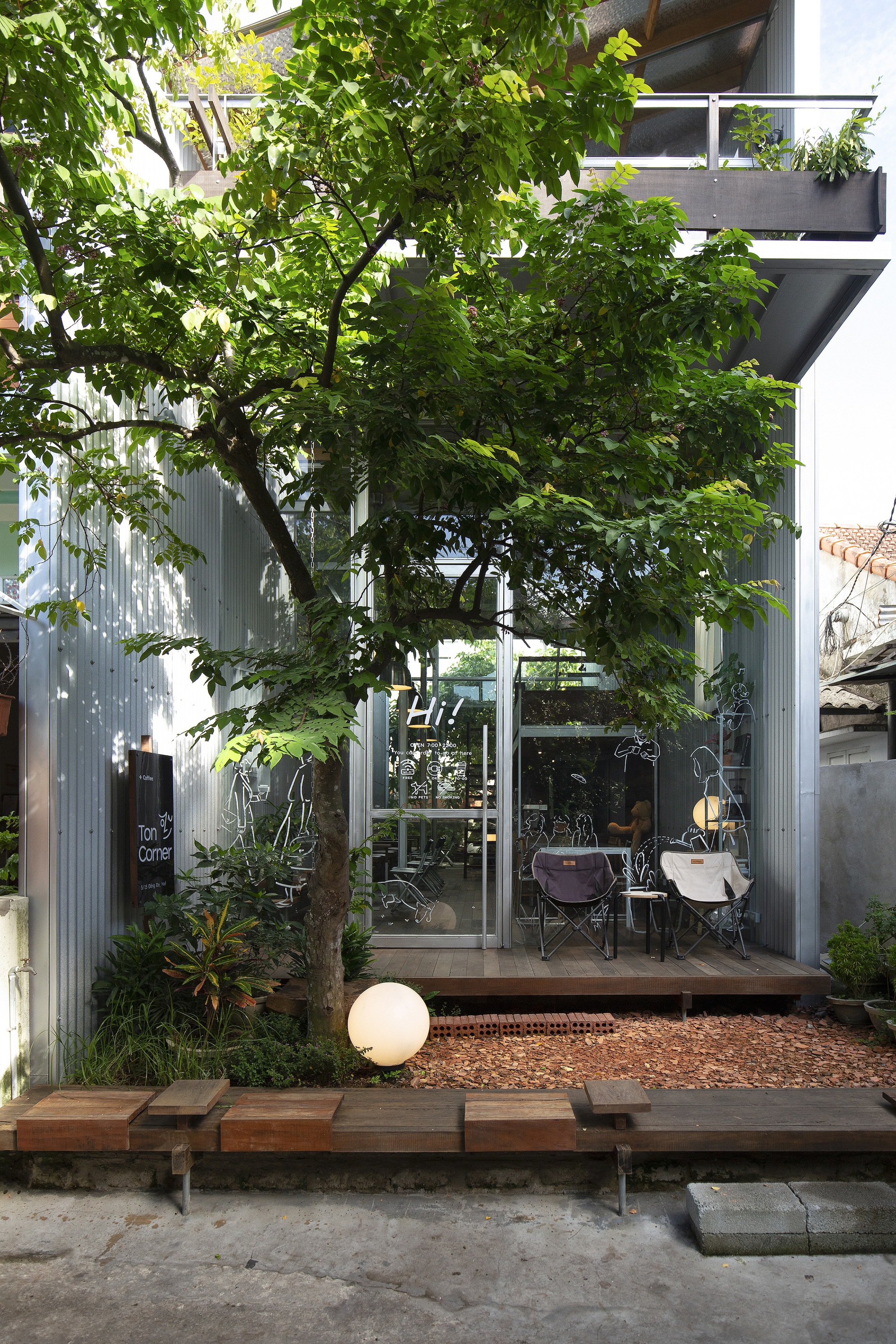 越南順化鐵皮屋咖啡館 Ton Corner Coffee Shop TON Architects