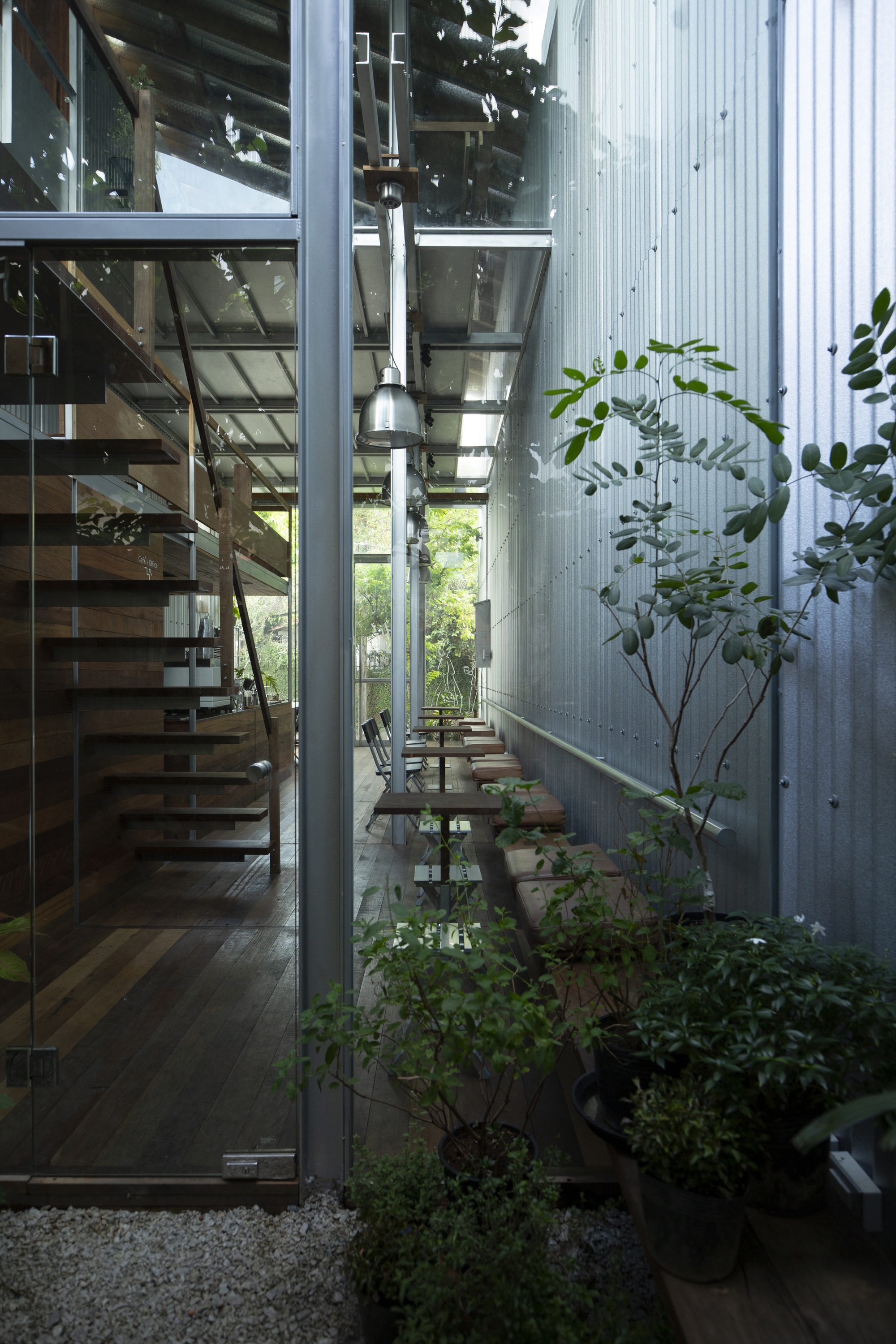 越南順化鐵皮屋咖啡館 Ton Corner Coffee Shop TON Architects