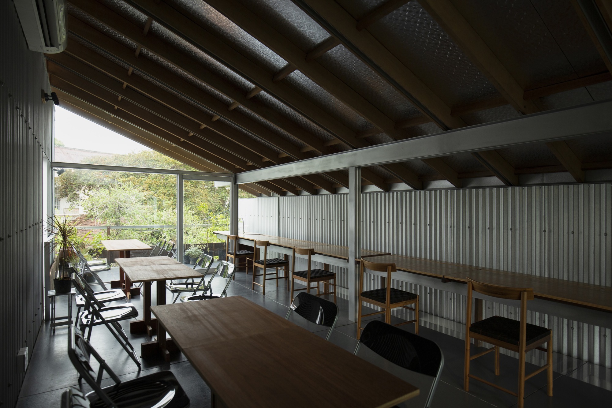 越南順化鐵皮屋咖啡館 Ton Corner Coffee Shop TON Architects