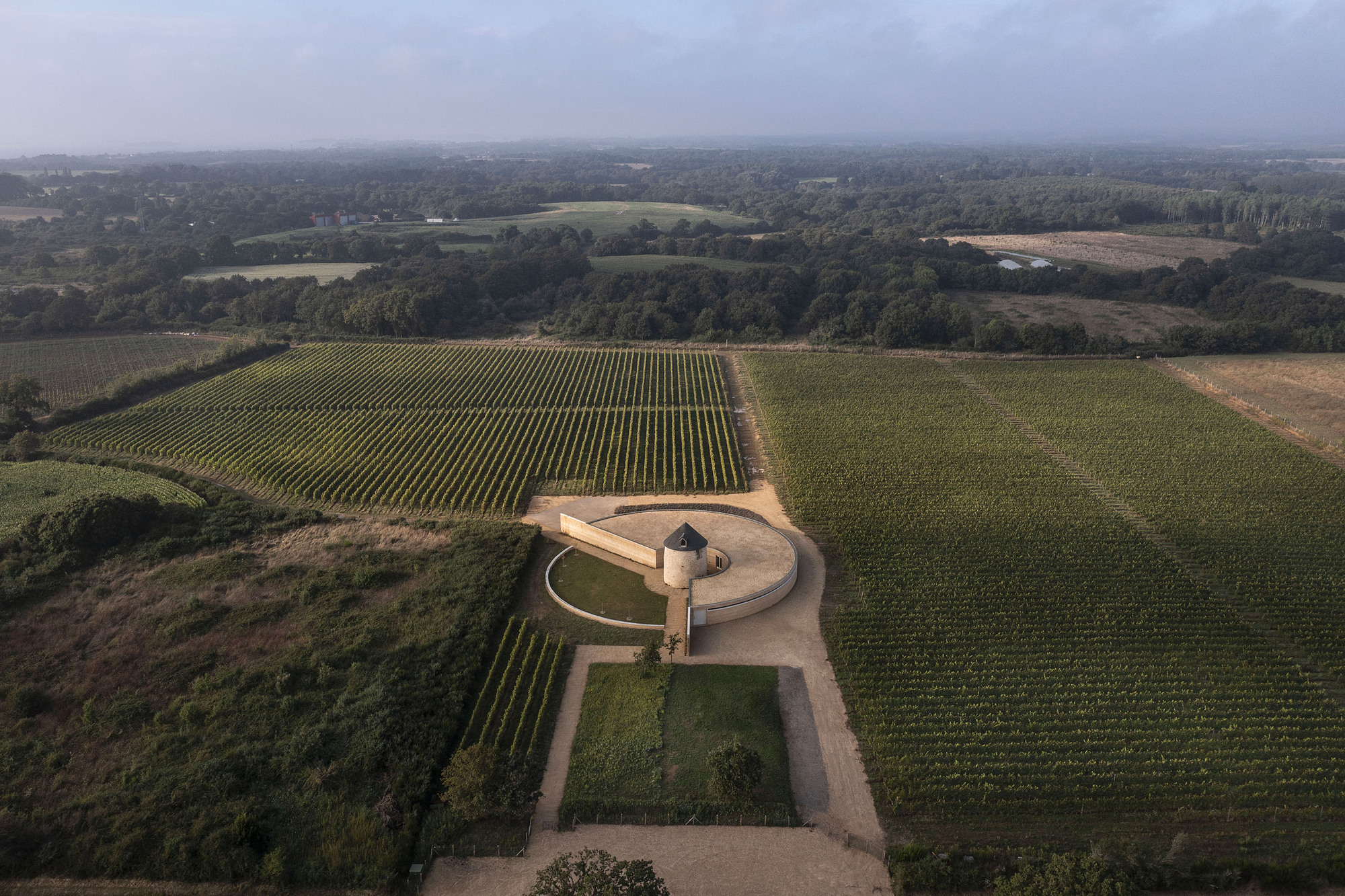 Mill Renovation Winery Construction Carmen Maurice Architecture Vineyard de Rhuys Le vignoble de Rhuys - Dantelezh 法國酒莊