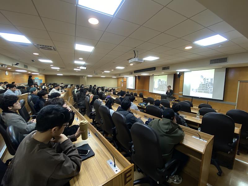 賴彥吉(Jimenez Lai)教授於臺科大建築系進行公開演講