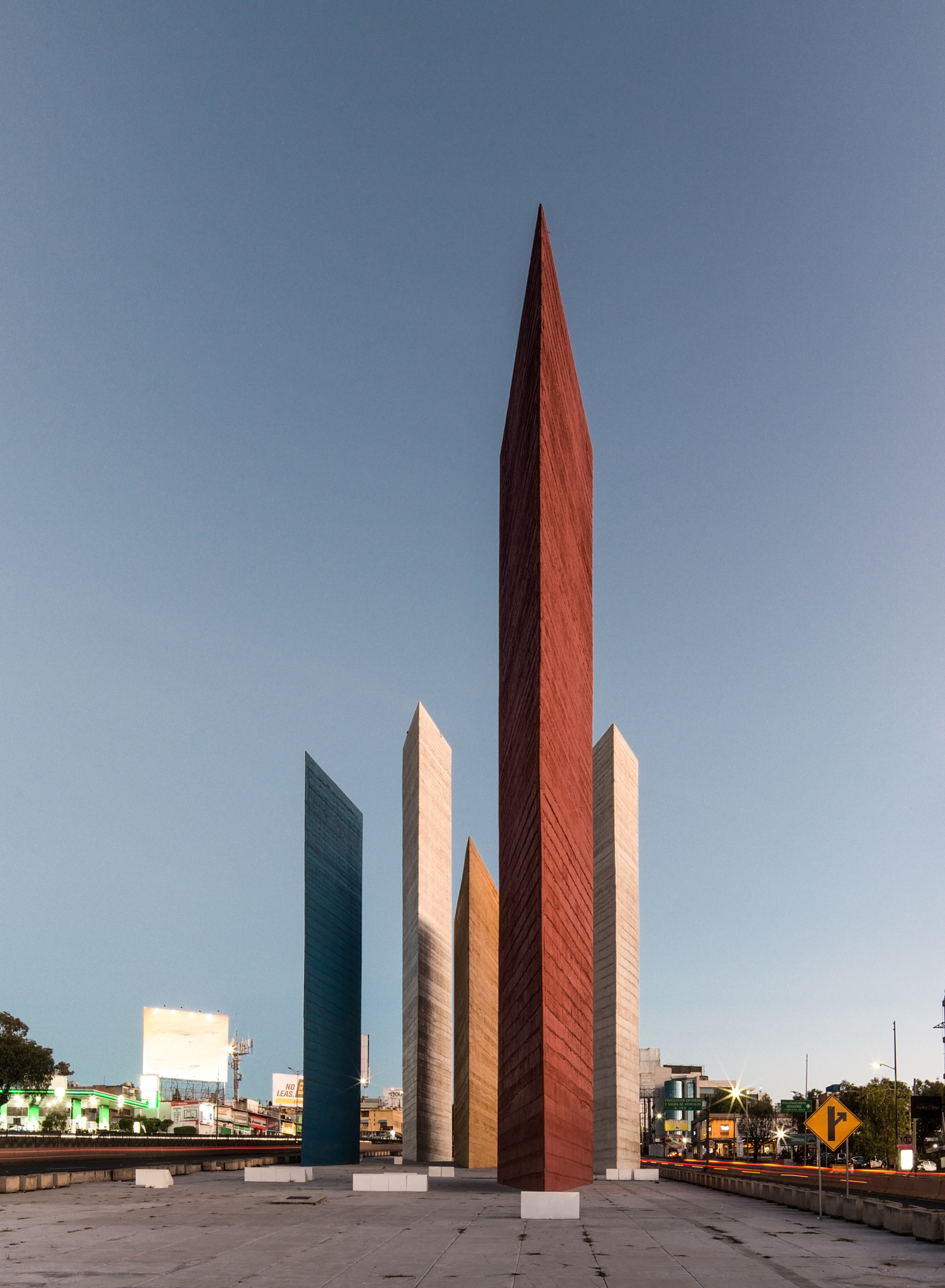 Luis Barragan Mathias Goeritz 衛星塔 Satellite City Towers Torres de Satélite