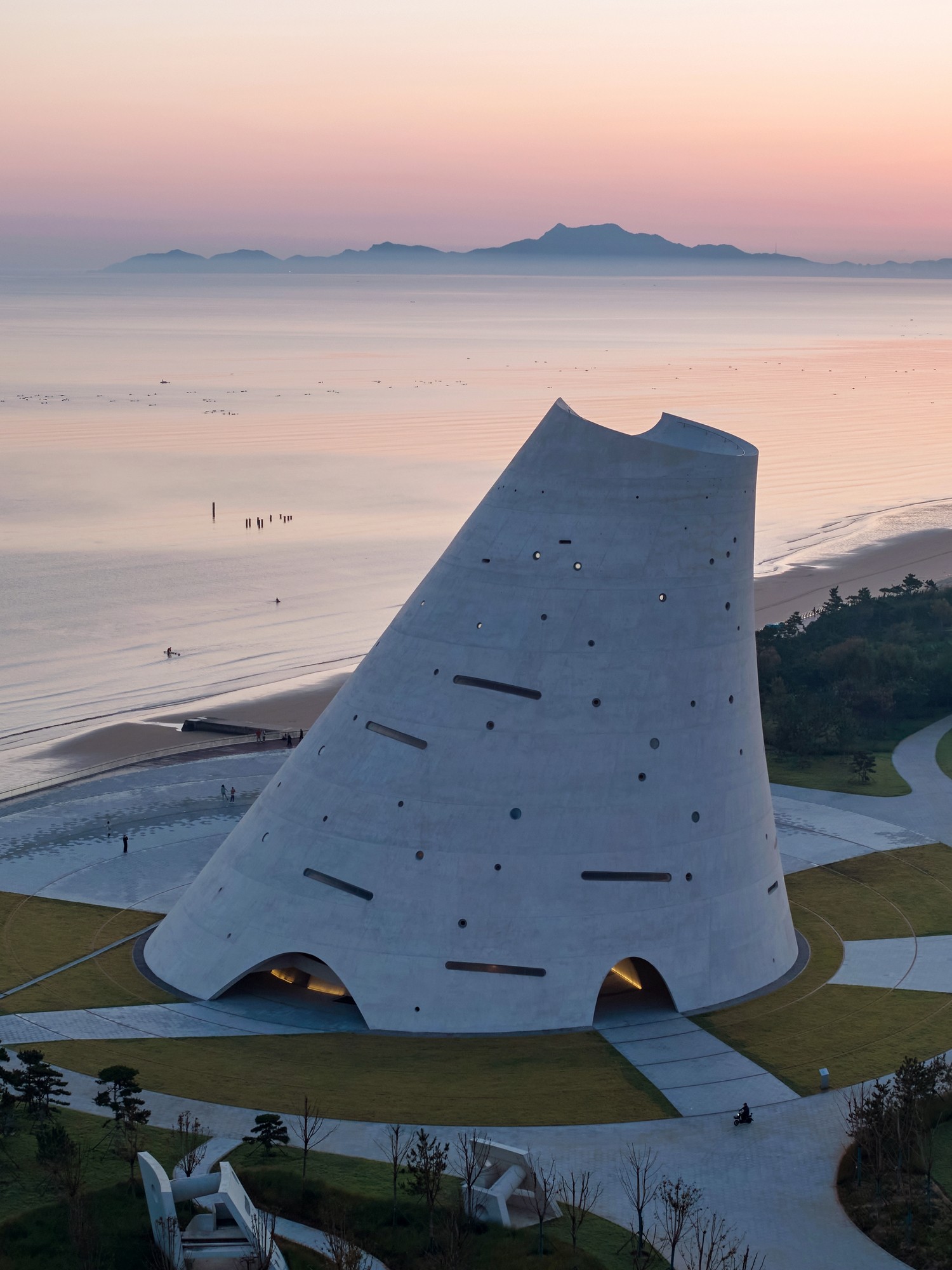 OPEN Architecture 中國建築師 煙台時光塔 海邊的時光塔 攝影:雷壇壇