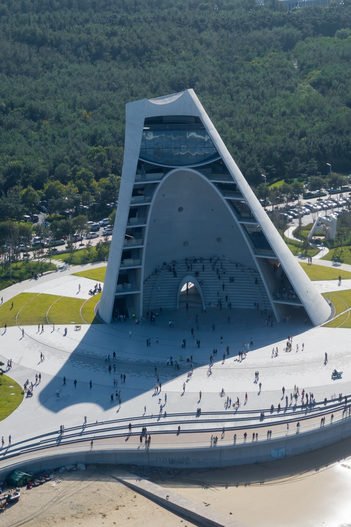 OPEN Architecture 中國建築師 煙台時光塔 秋分的時光塔影子  攝影：Iwan Baan