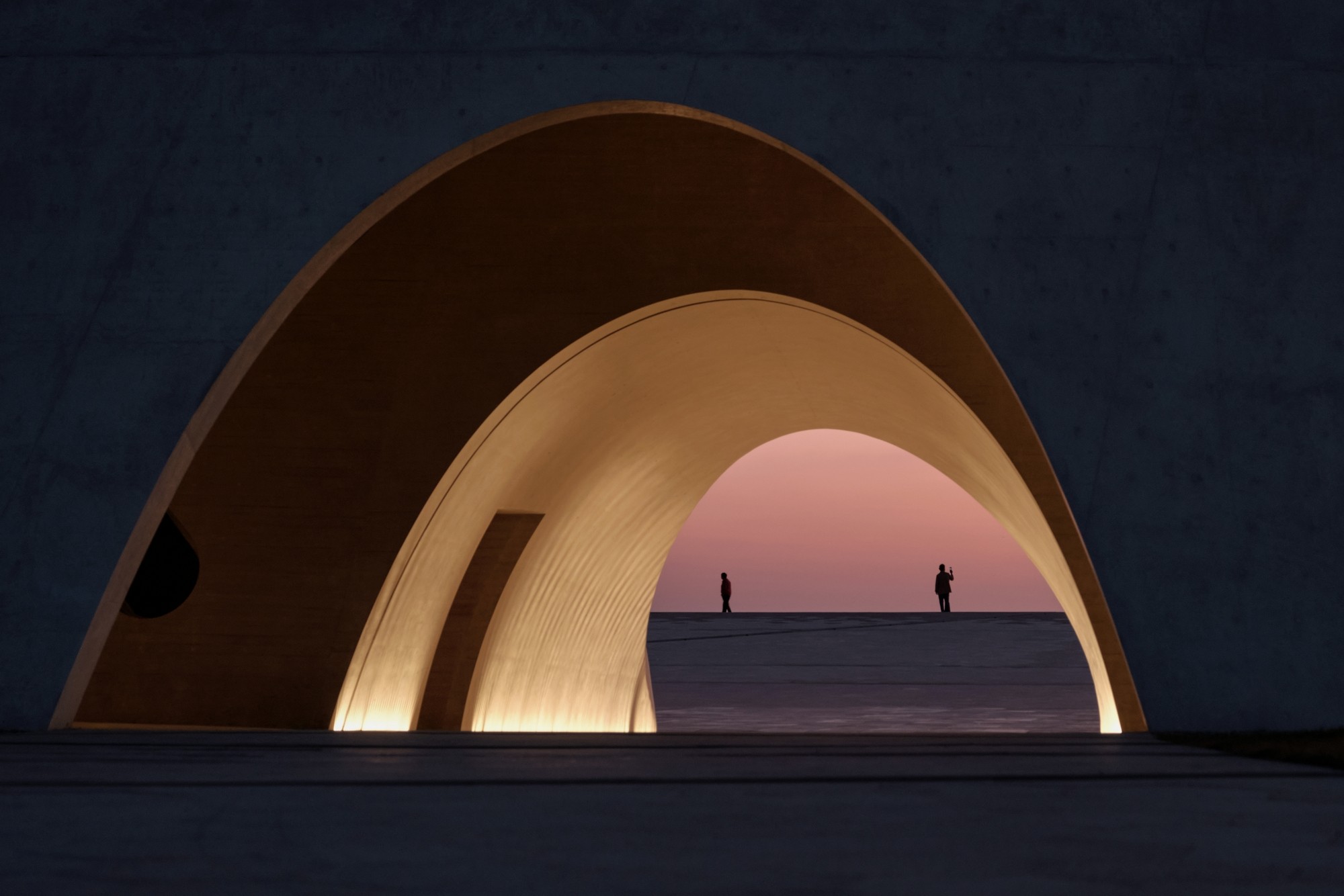 OPEN Architecture 中國建築師 煙台時光塔 主入口通道夜景  攝影：雷壇壇