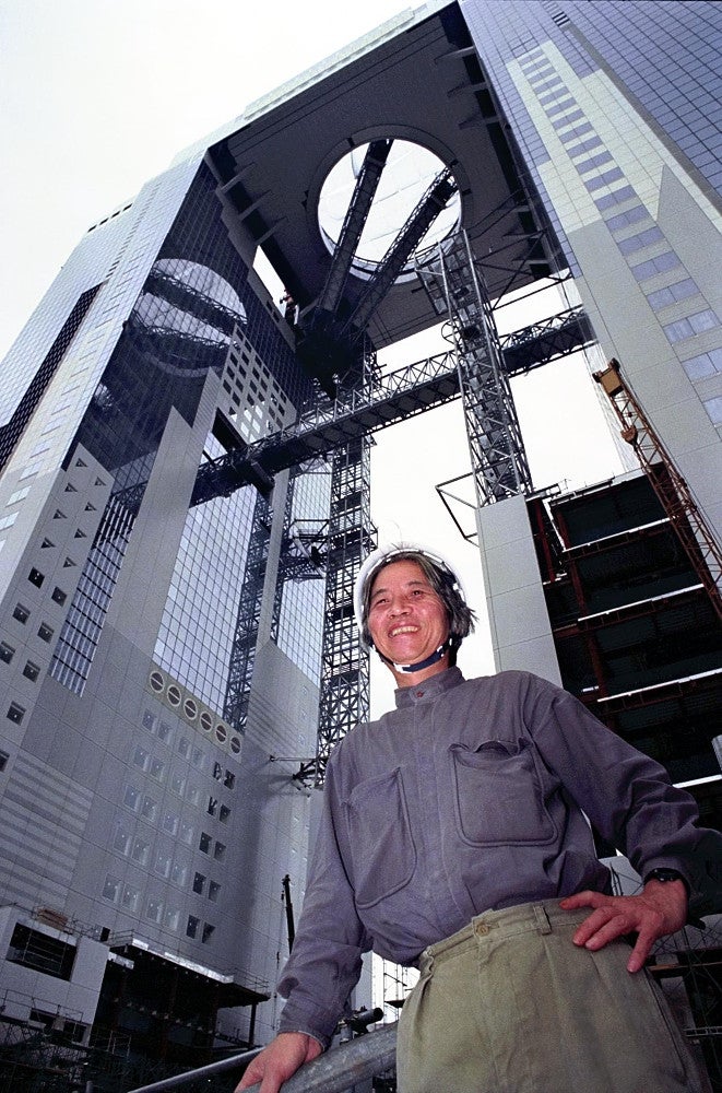 梅田藍天大樓 原廣司建築師在梅田空中庭園大樓（梅田スカイビル，上）（1992年11月，大阪市北區）