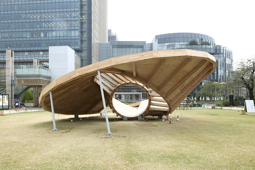 three interlocking timber rings shape TAILAND's playground pavilion in tokyo park