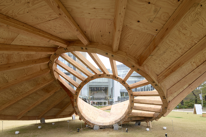 three interlocking timber rings shape TAILAND's playground pavilion in tokyo park