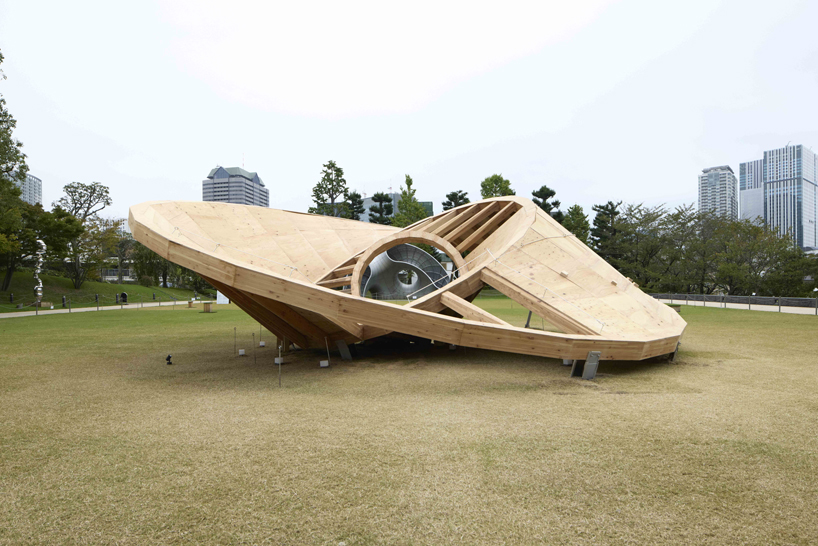 three interlocking timber rings shape TAILAND's playground pavilion in tokyo park