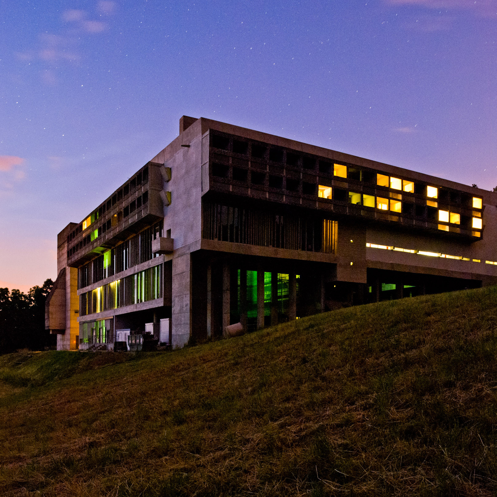 柯比意（Le Corbusier） 法國里昂 拉圖雷特修道院（The Convent of La Tourette）