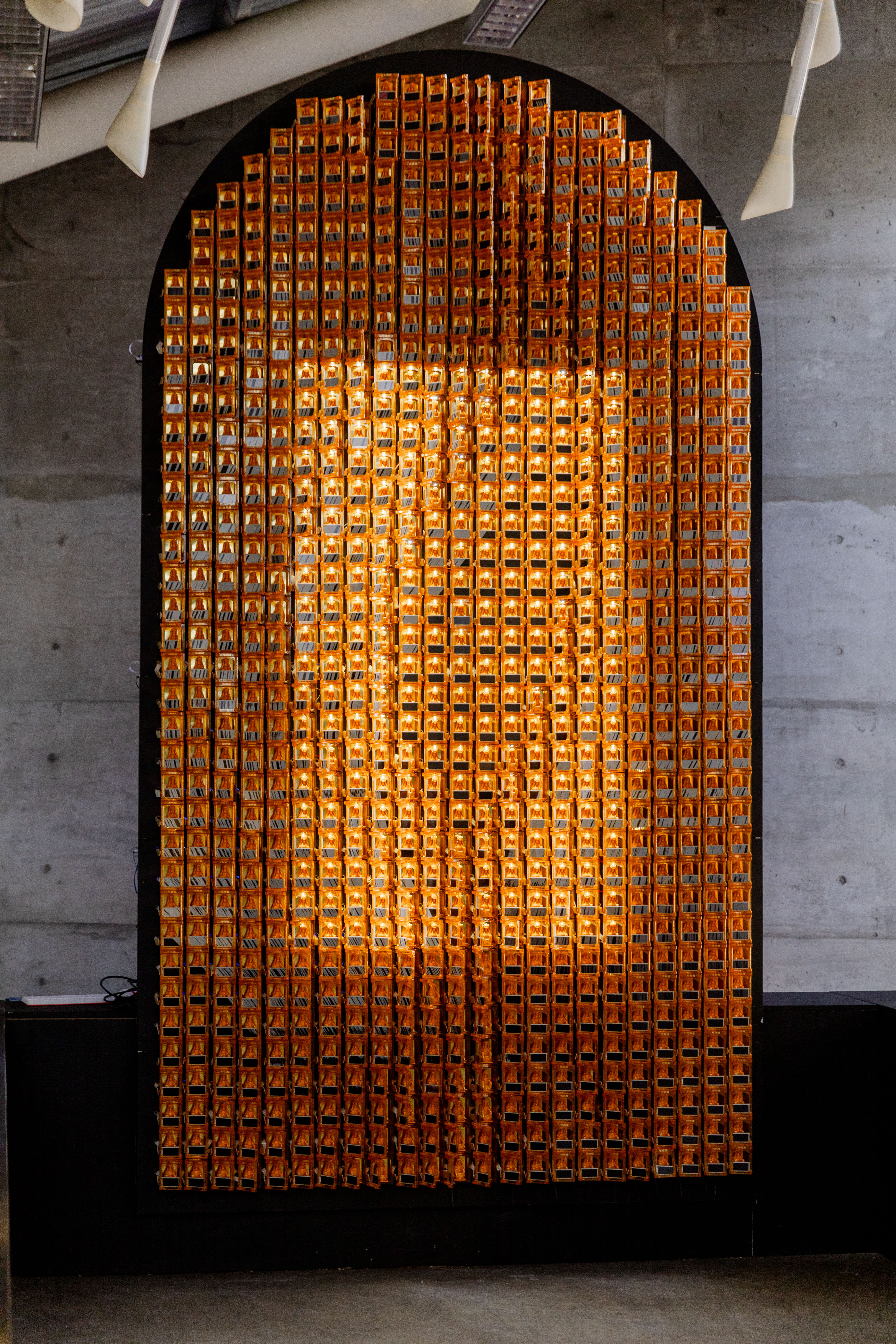 結合台灣傳統信仰及高科技的「光明燈牆」將安裝於義大利威尼斯普里奇歐尼宮（Palazzo delle Prigioni）展場內：國立成功大學建築系團隊以「[無]信仰：漂蕩世界的臺灣智慧（NON-Belief: Taiwan Intelligens of Precarity）」做為第19屆威尼斯建築雙年展台灣館主題