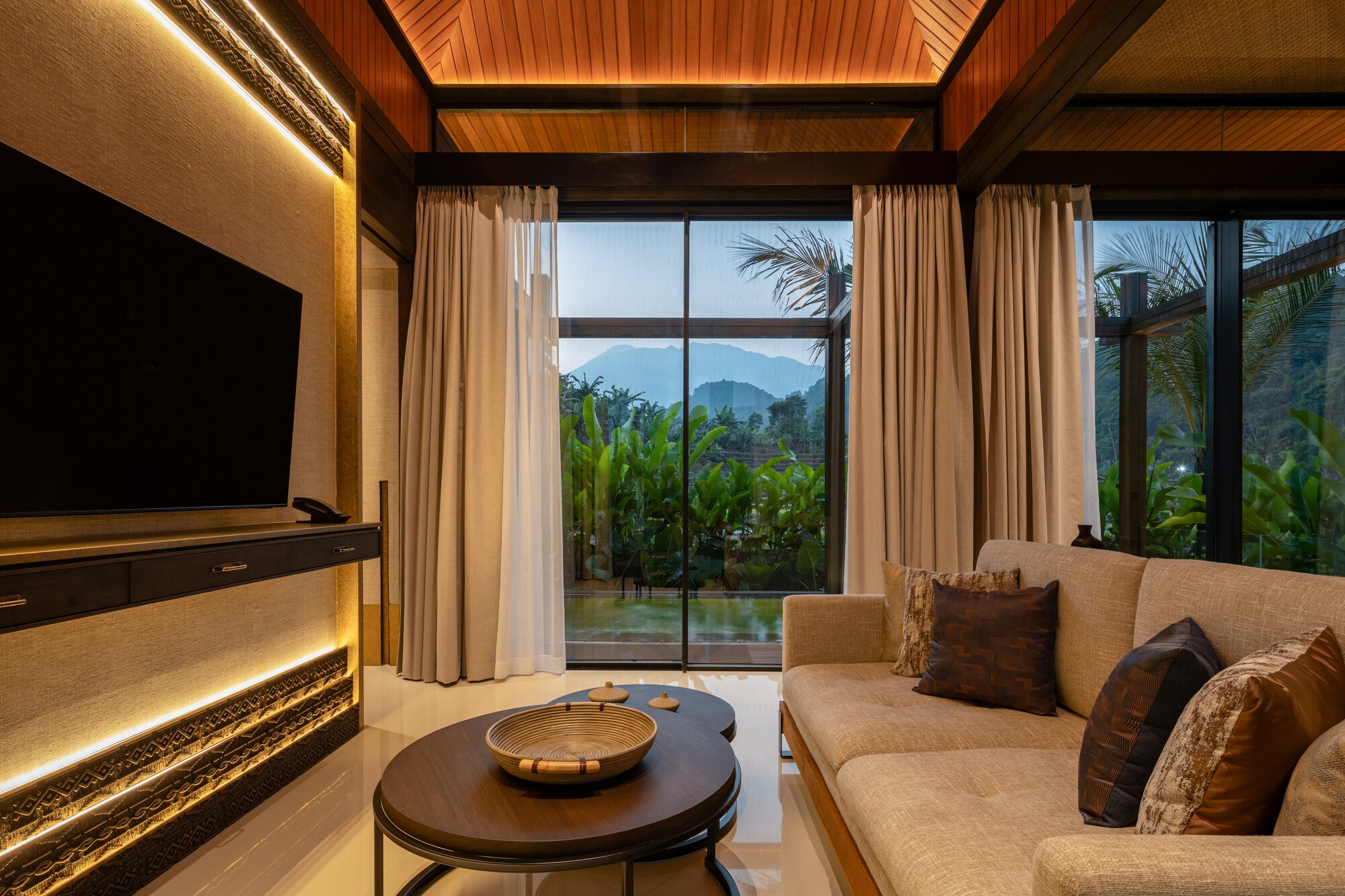 印尼 Kecamatan Megamendung  多功能建築、酒店建築、公共空間、景觀設計 K-Thengono Design Studio