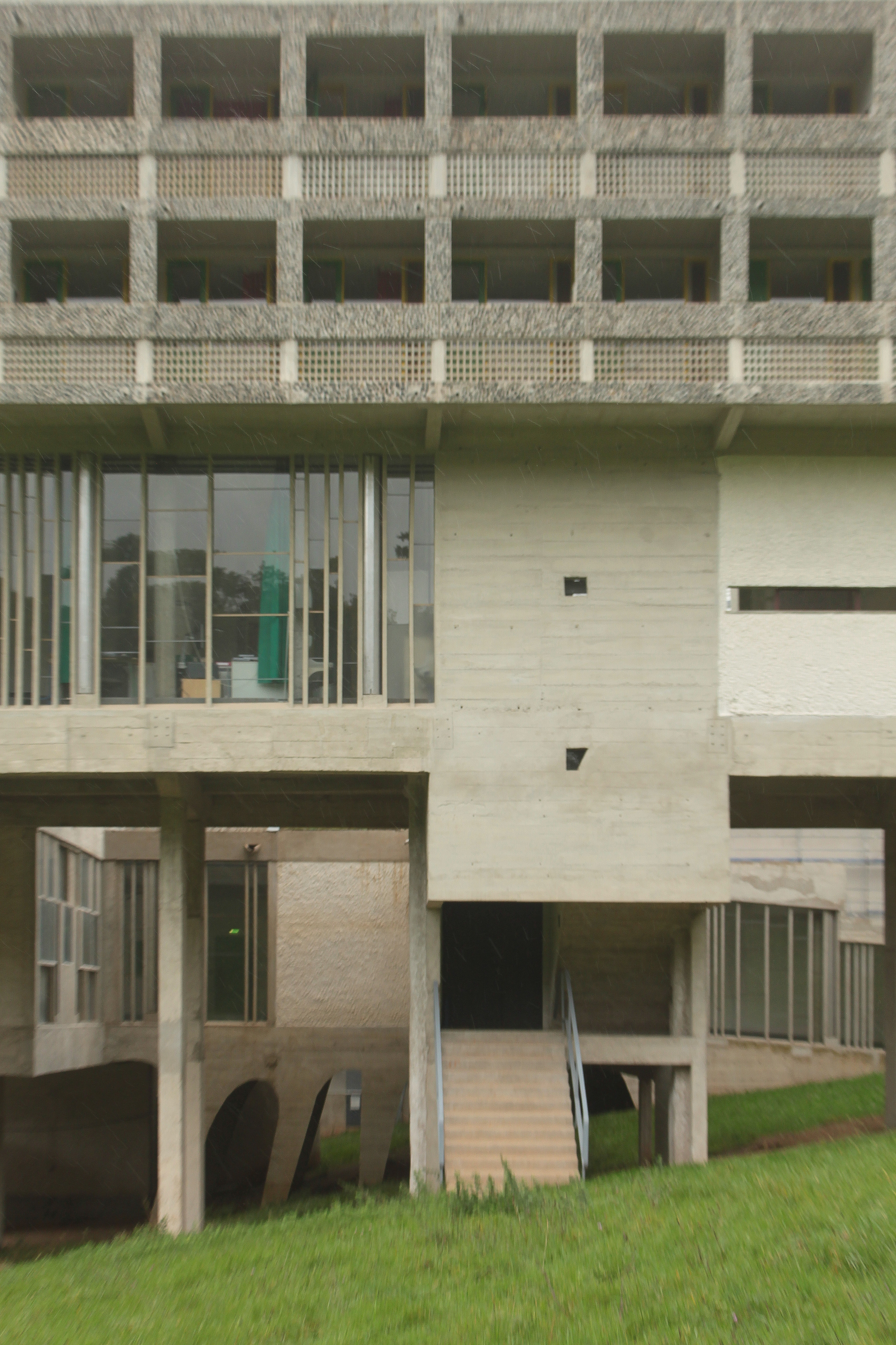 柯比意（Le Corbusier） 法國里昂 拉圖雷特修道院（The Convent of La Tourette）