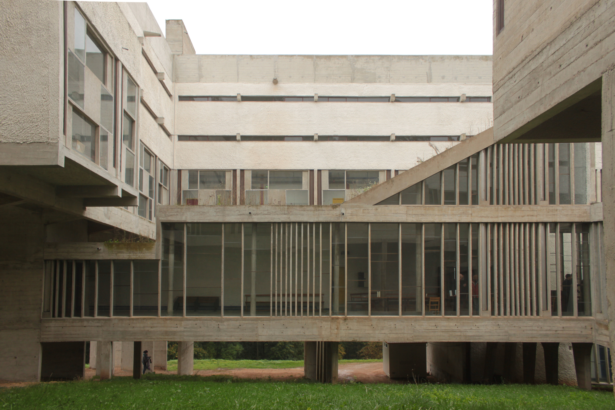 柯比意（Le Corbusier） 法國里昂 拉圖雷特修道院（The Convent of La Tourette）