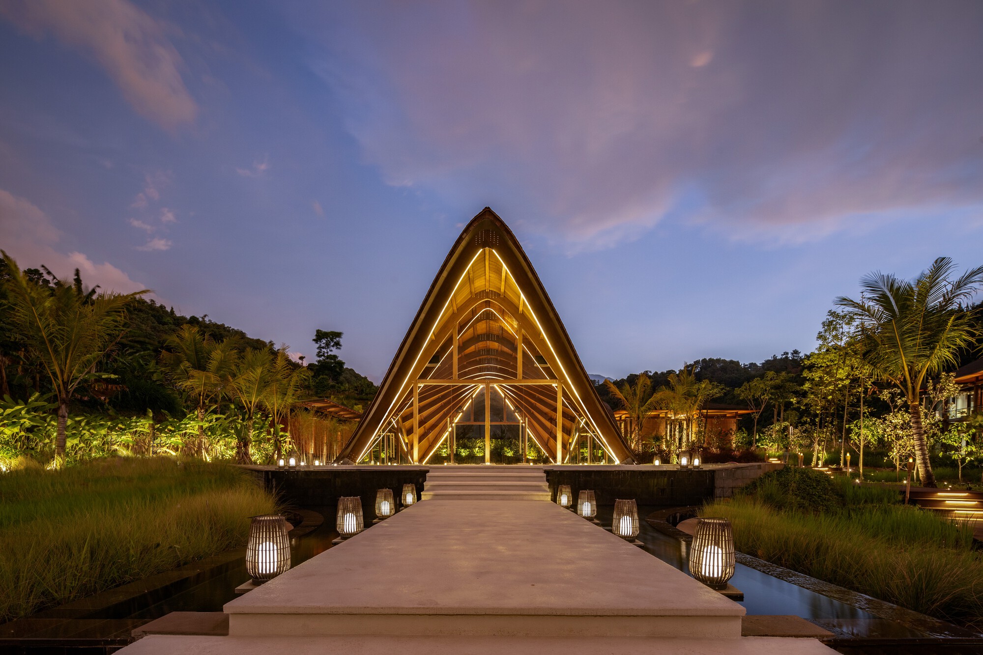 印尼 Kecamatan Megamendung  多功能建築、酒店建築、公共空間、景觀設計 K-Thengono Design Studio