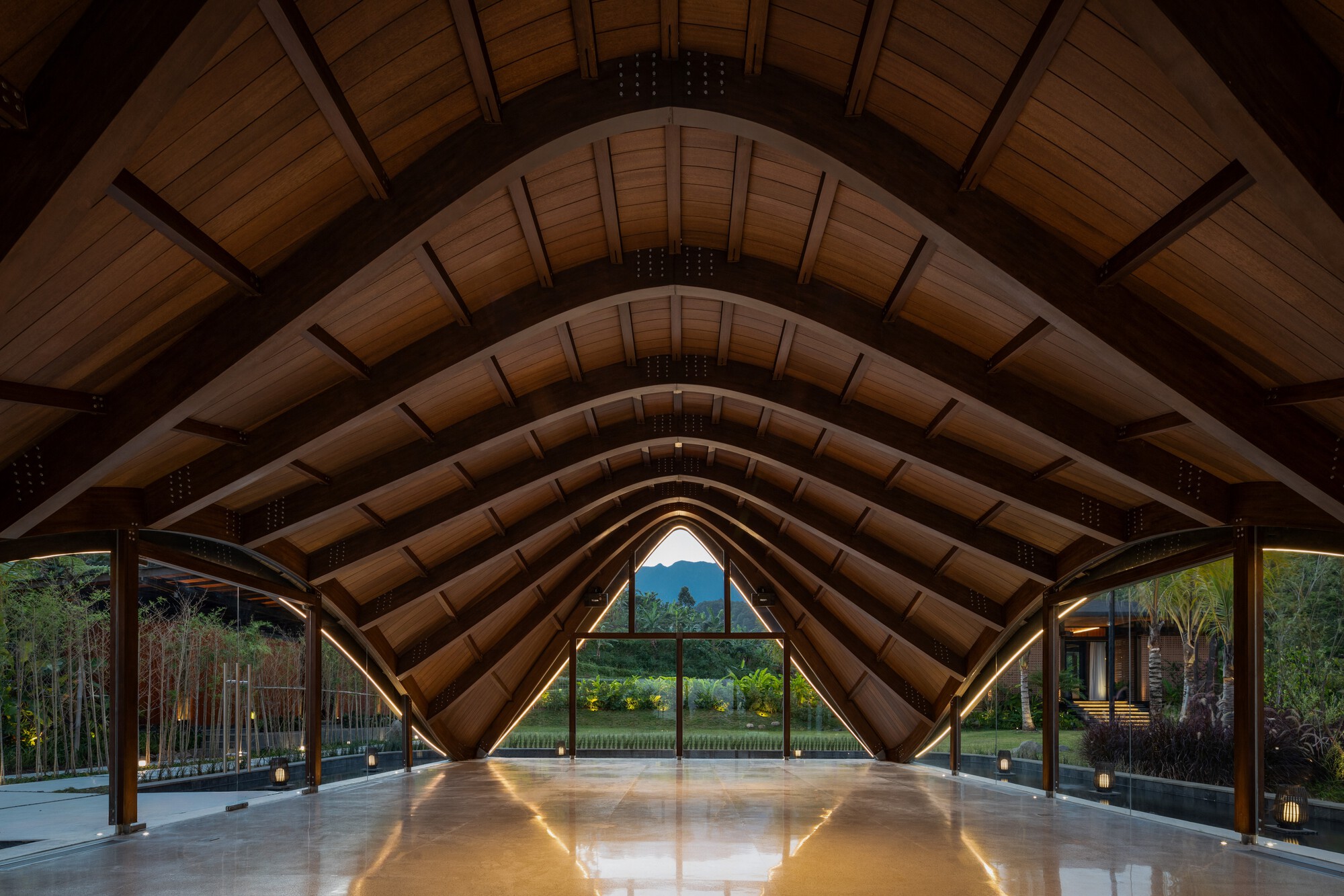 印尼 Kecamatan Megamendung  多功能建築、酒店建築、公共空間、景觀設計 K-Thengono Design Studio