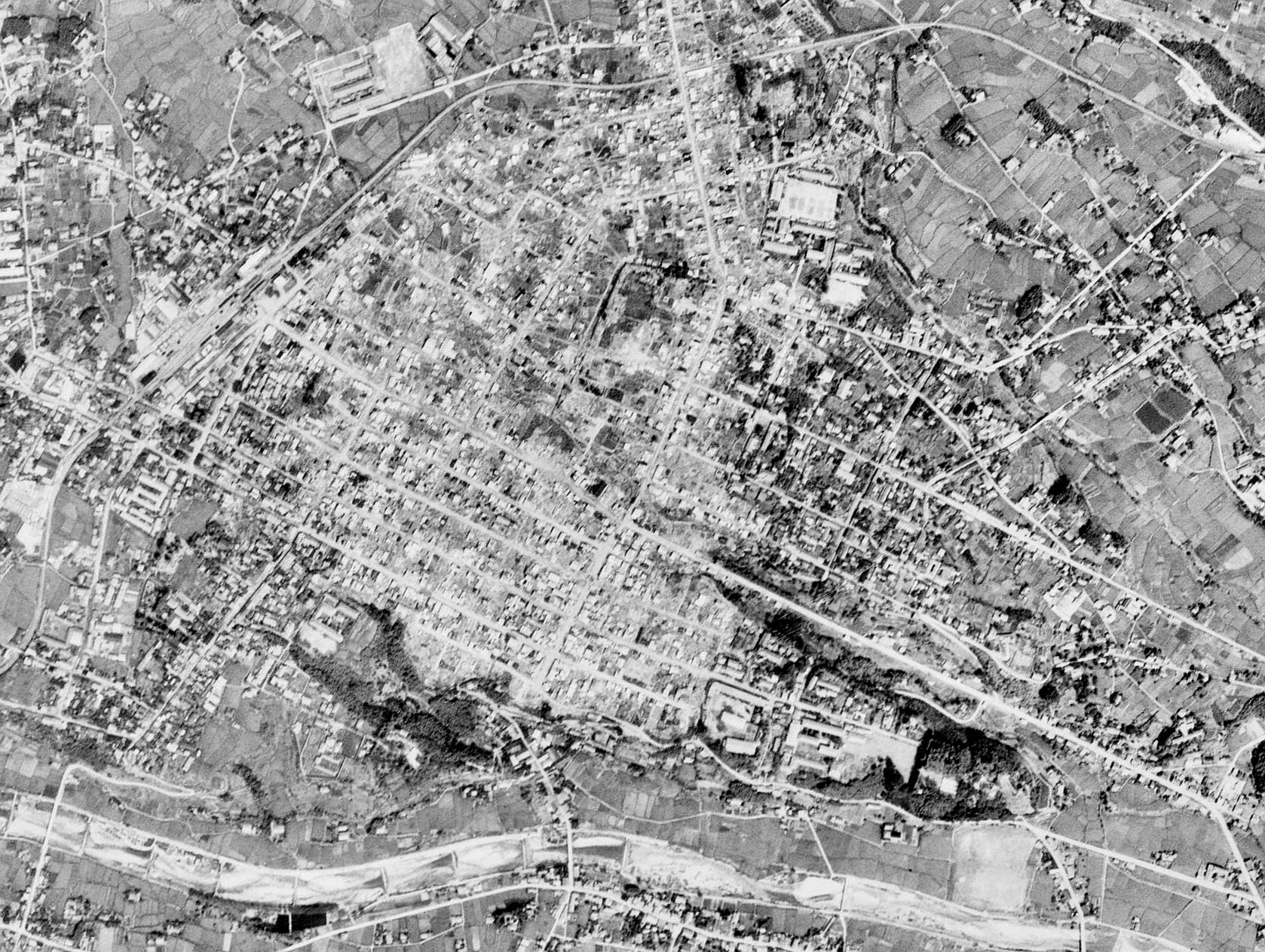 1947年,飯田市發生大火,燒毀了 3,742棟建築,影響面積達 48萬1985平方米